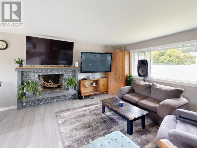 Property at 5420 SAANICH AVE image 4