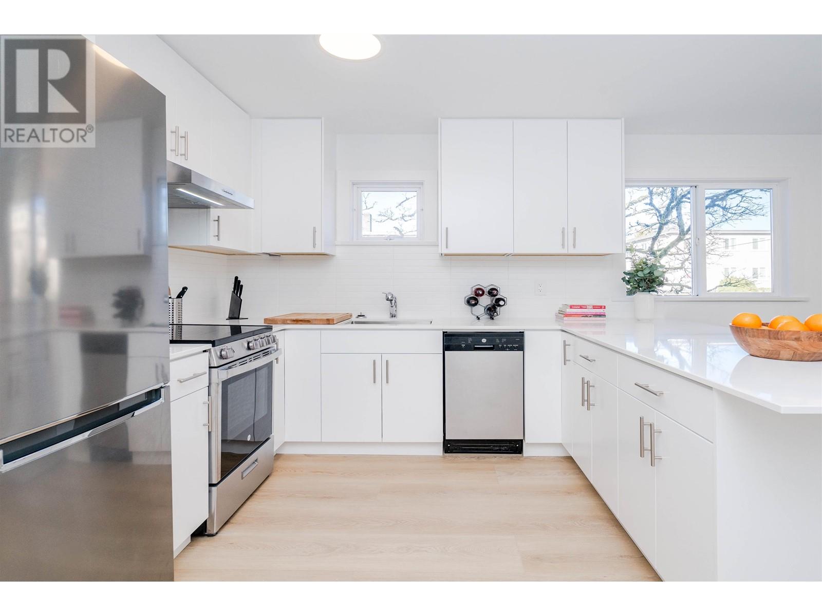 201 8690 Montcalm Street, Vancouver, British Columbia  V6P 4P8 - Photo 3 - R2987888