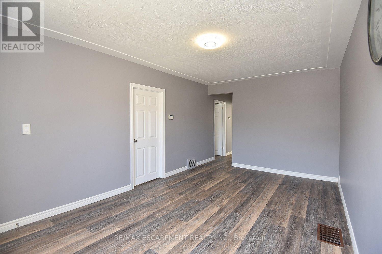 295 Paling Avenue, Hamilton, Ontario  L8H 5J8 - Photo 2 - X12073206