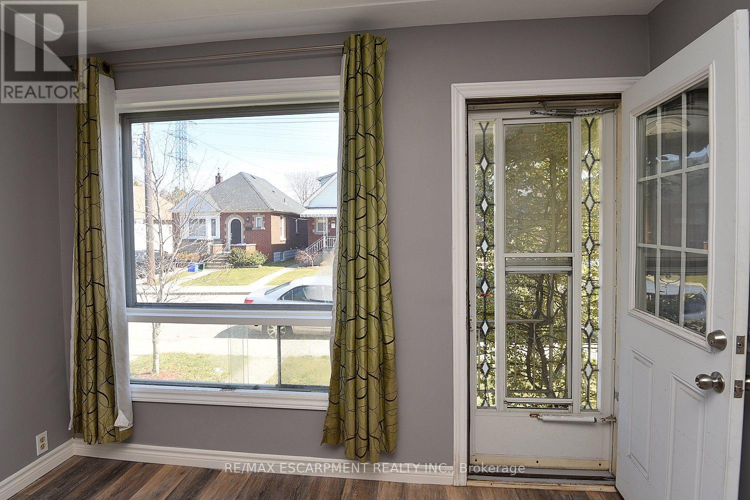 295 Paling Avenue, Hamilton, Ontario  L8H 5J8 - Photo 4 - X12073206