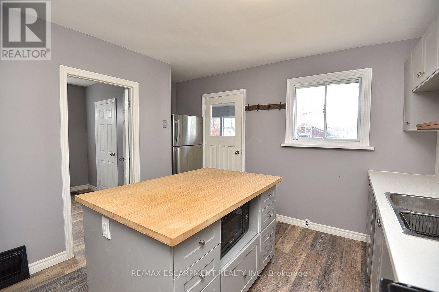 295 Paling Avenue, Hamilton, Ontario  L8H 5J8 - Photo 9 - X12073206