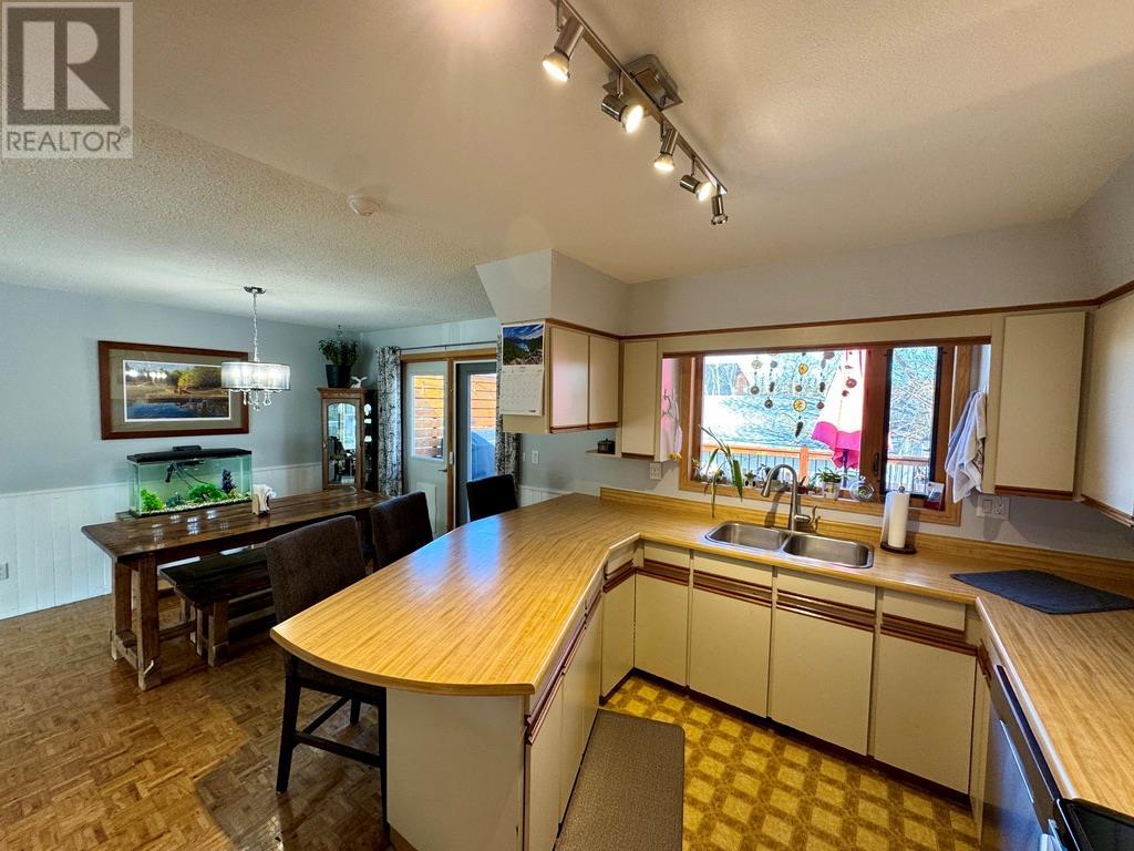 1708 Cedarwood Court, Dawson Creek, British Columbia  V1G 4L8 - Photo 8 - 10342825