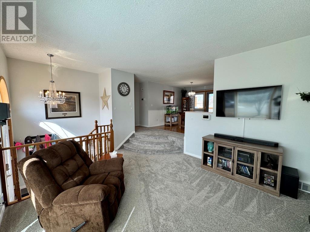 1708 Cedarwood Court, Dawson Creek, British Columbia  V1G 4L8 - Photo 5 - 10342825