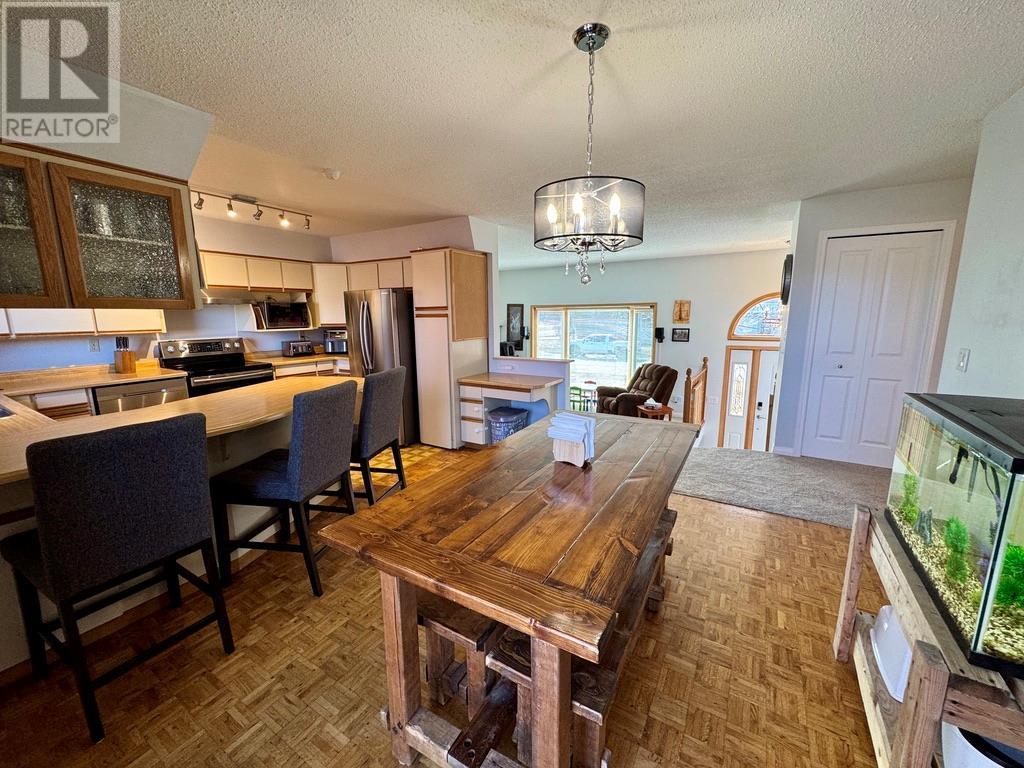 1708 Cedarwood Court, Dawson Creek, British Columbia  V1G 4L8 - Photo 6 - 10342825