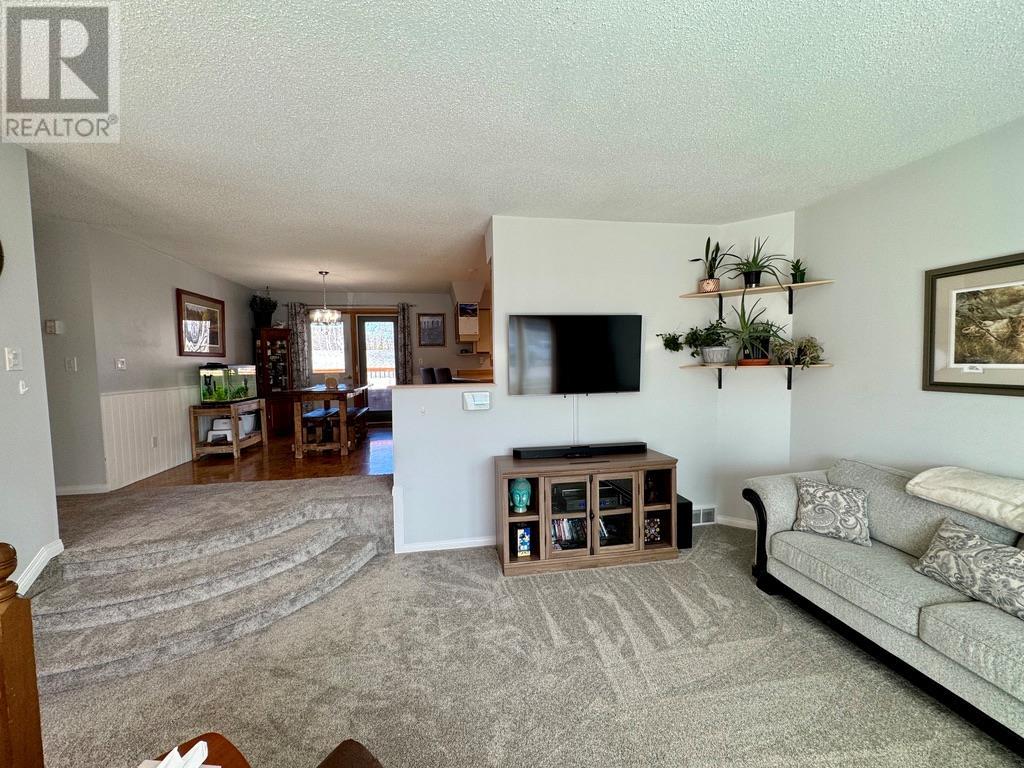 1708 Cedarwood Court, Dawson Creek, British Columbia  V1G 4L8 - Photo 4 - 10342825