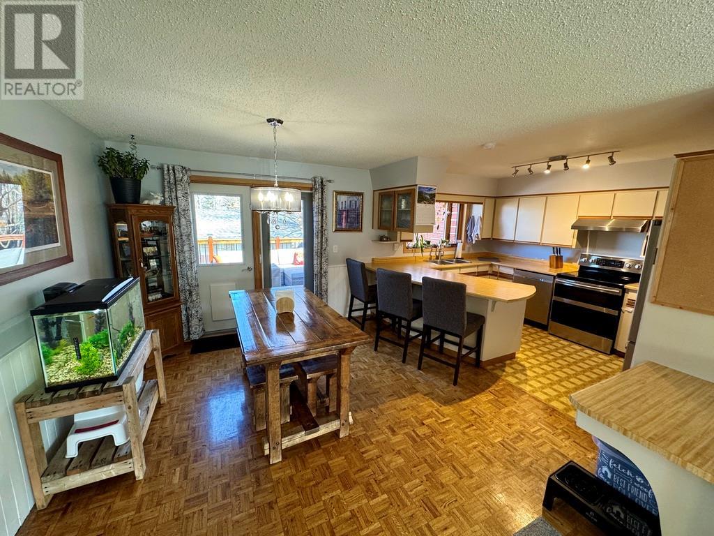 1708 Cedarwood Court, Dawson Creek, British Columbia  V1G 4L8 - Photo 7 - 10342825