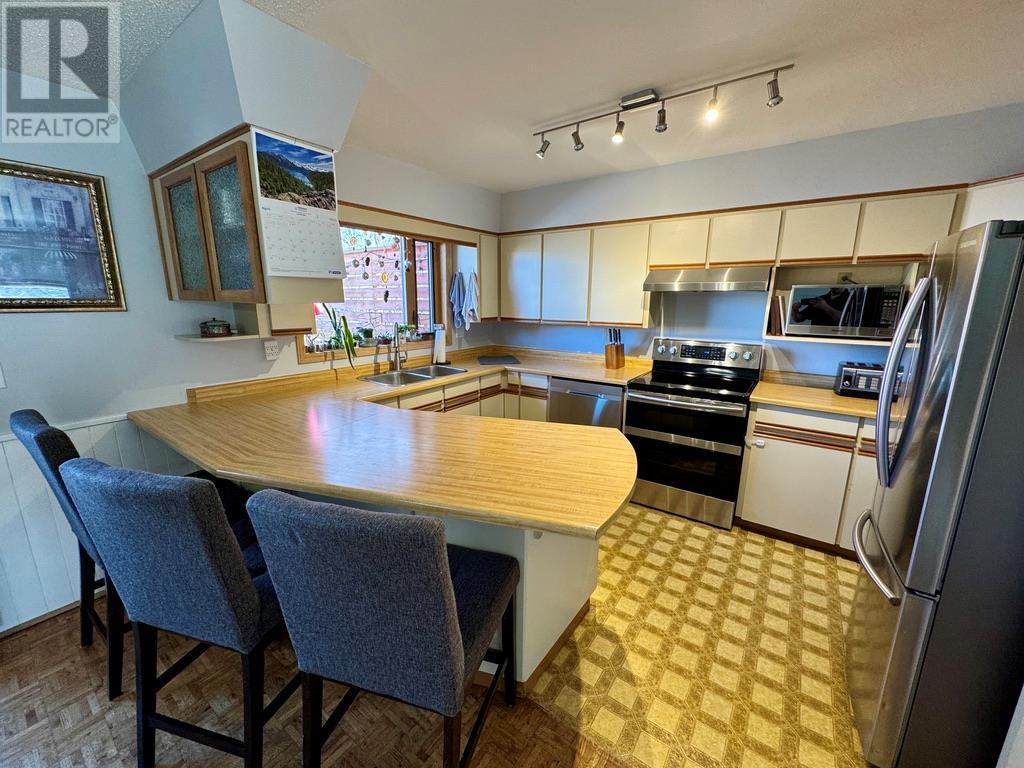 1708 Cedarwood Court, Dawson Creek, British Columbia  V1G 4L8 - Photo 10 - 10342825