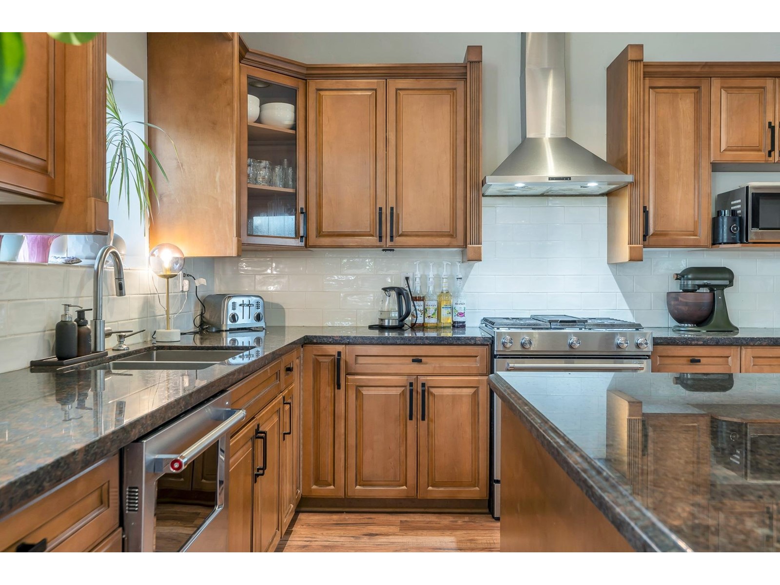 Property at 14936 35 AVENUE image 4