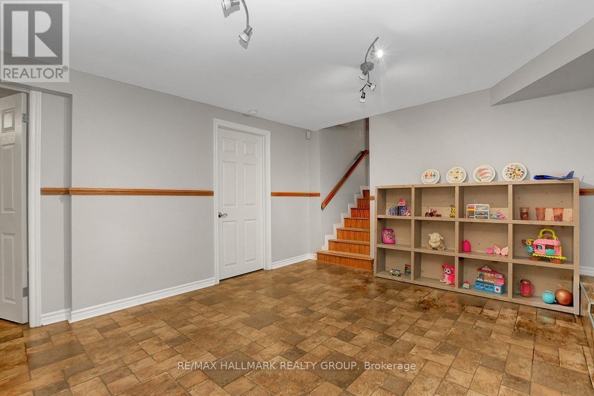17 Brigade Avenue, Ottawa, Ontario  K2S 1J5 - Photo 39 - X12073231