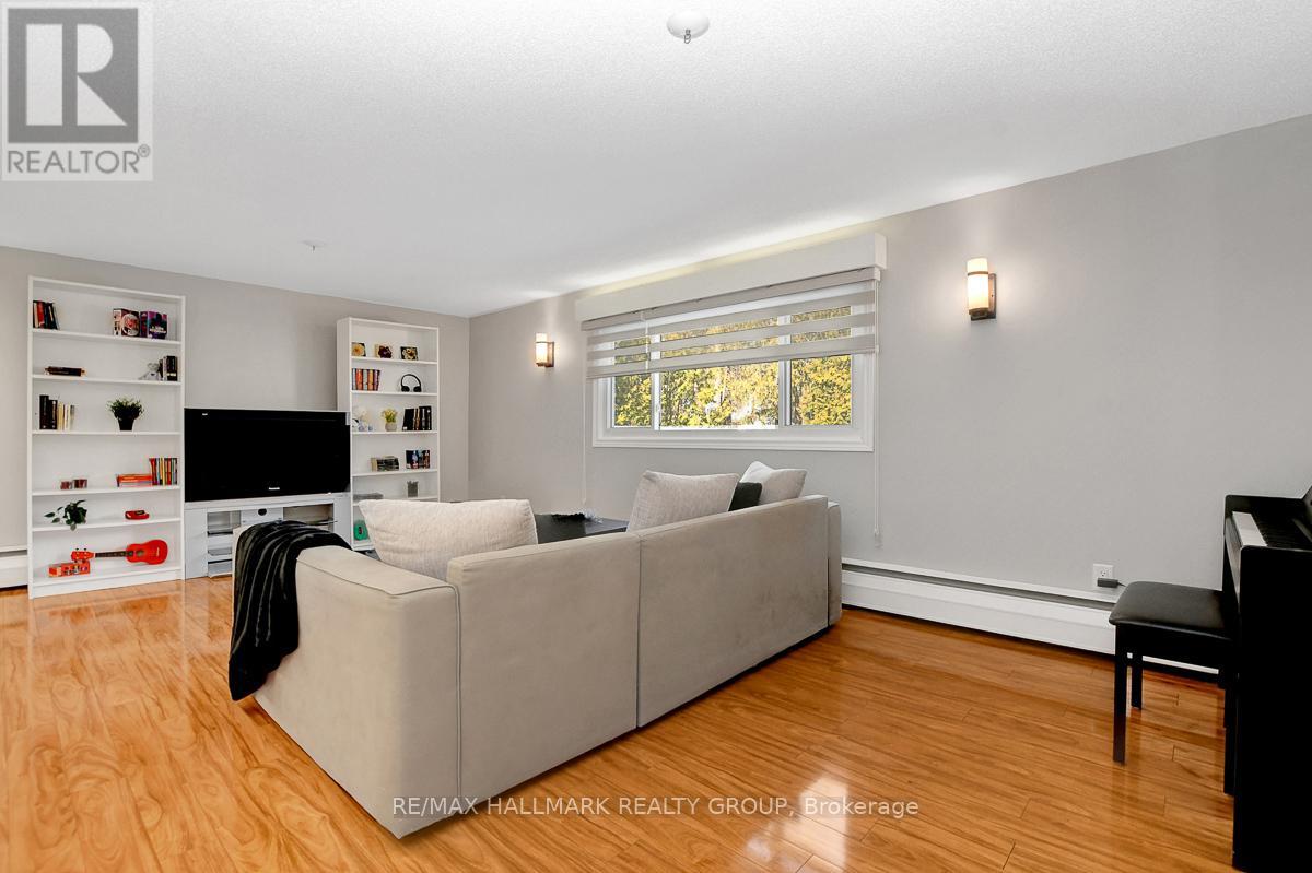 Property at 17 BRIGADE AVENUE image 4