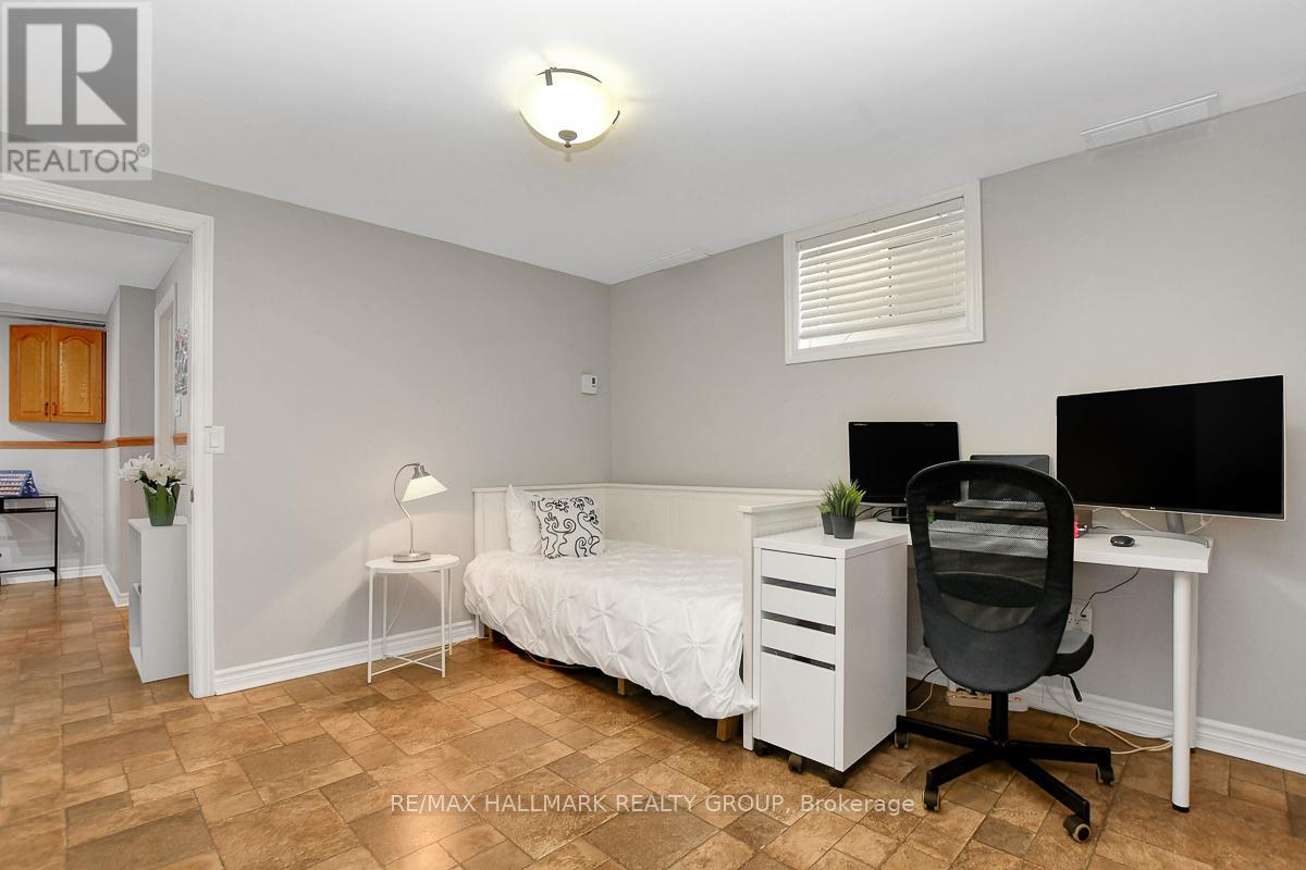 17 Brigade Avenue, Ottawa, Ontario  K2S 1J5 - Photo 41 - X12073231