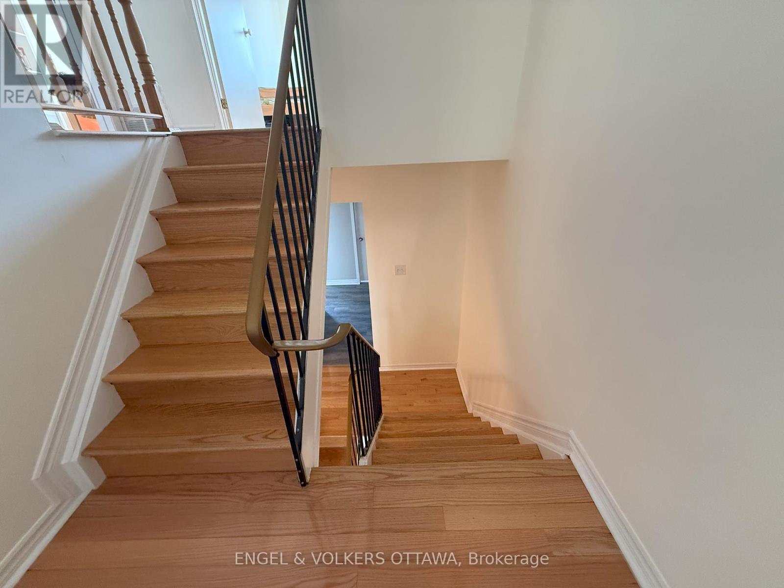 37 Lightfoot Place, Ottawa, Ontario  K2L 3M6 - Photo 11 - X12073252