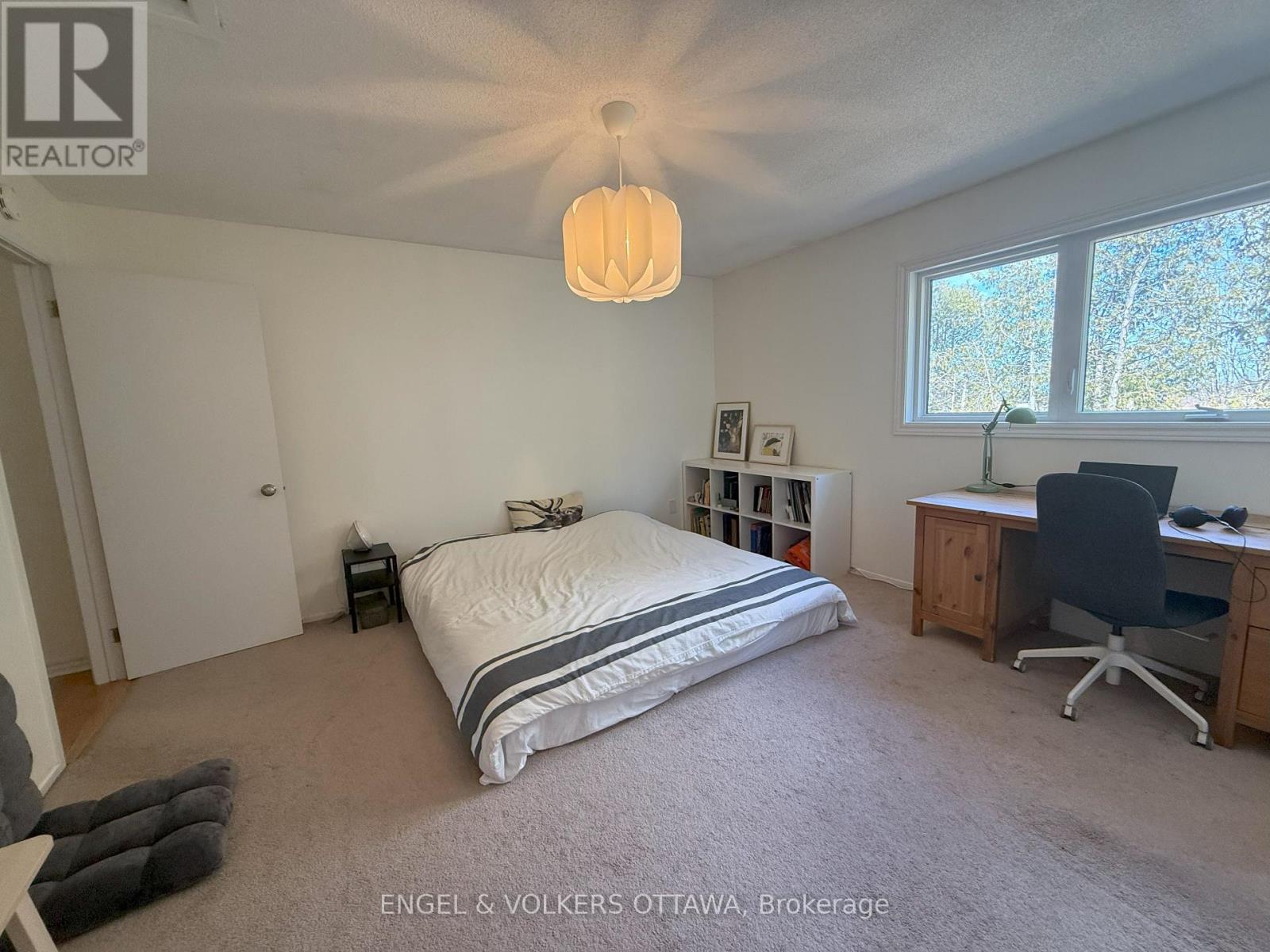 37 Lightfoot Place, Ottawa, Ontario  K2L 3M6 - Photo 14 - X12073252
