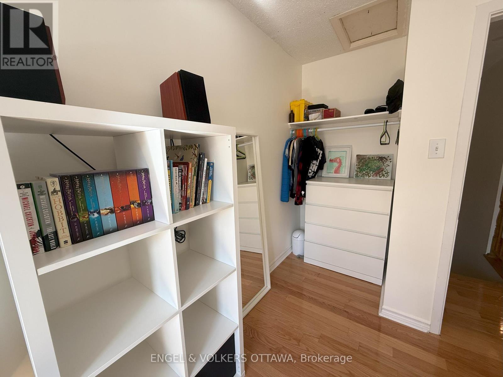 37 Lightfoot Place, Ottawa, Ontario  K2L 3M6 - Photo 18 - X12073252