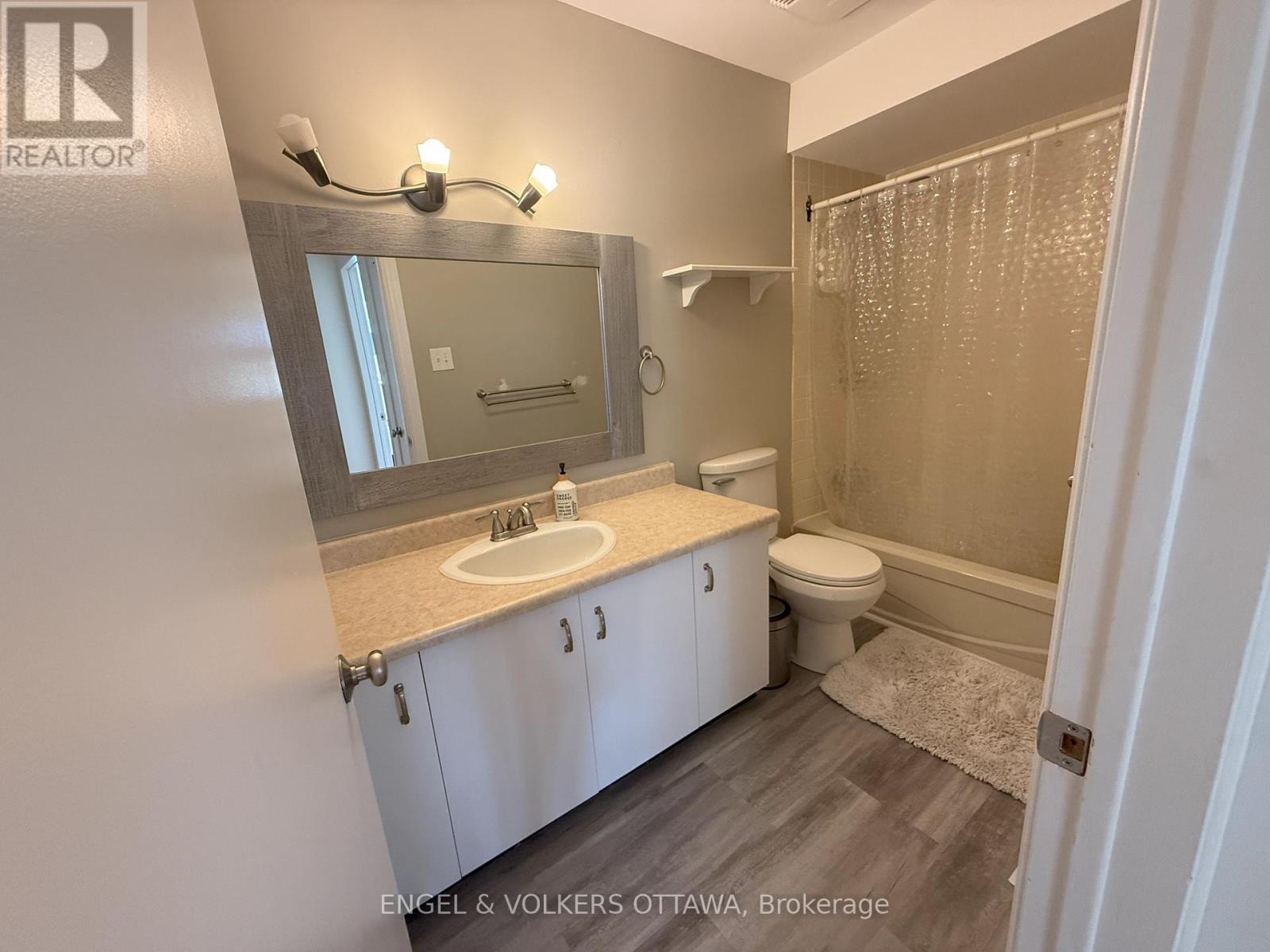 37 Lightfoot Place, Ottawa, Ontario  K2L 3M6 - Photo 19 - X12073252