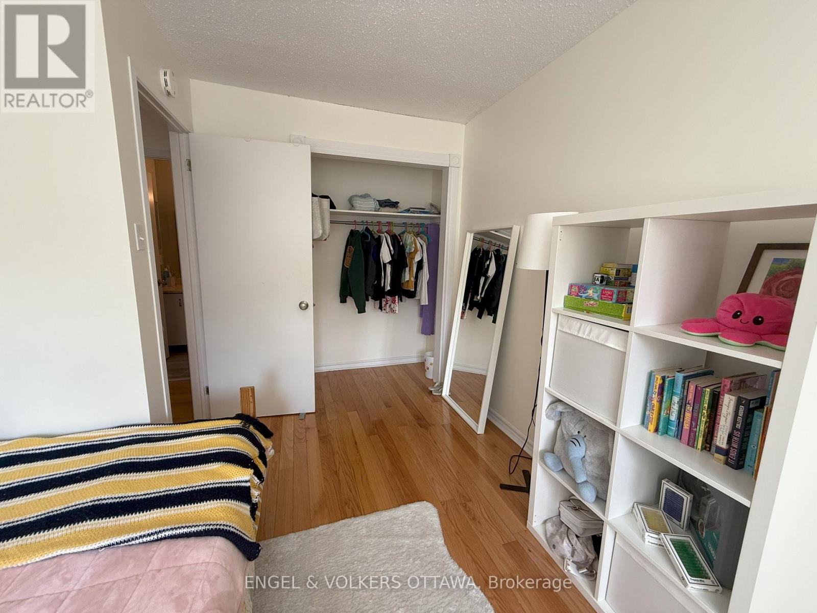 37 Lightfoot Place, Ottawa, Ontario  K2L 3M6 - Photo 21 - X12073252