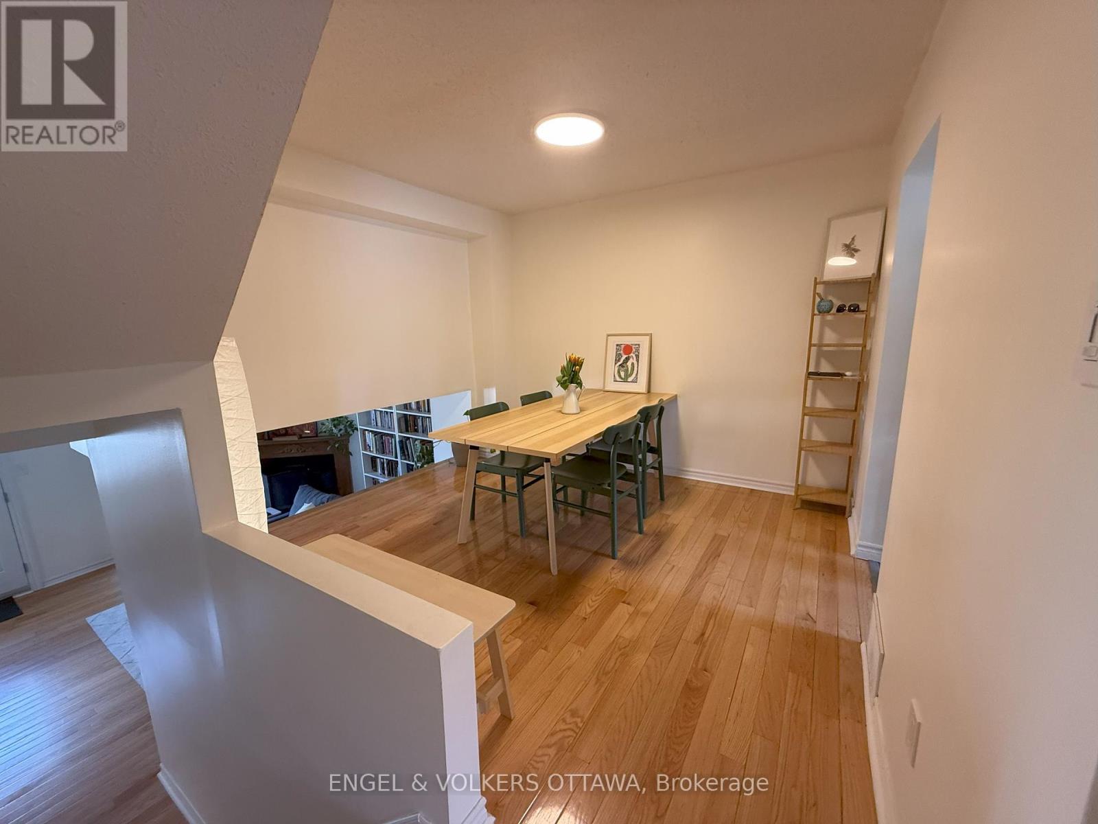 37 Lightfoot Place, Ottawa, Ontario  K2L 3M6 - Photo 5 - X12073252