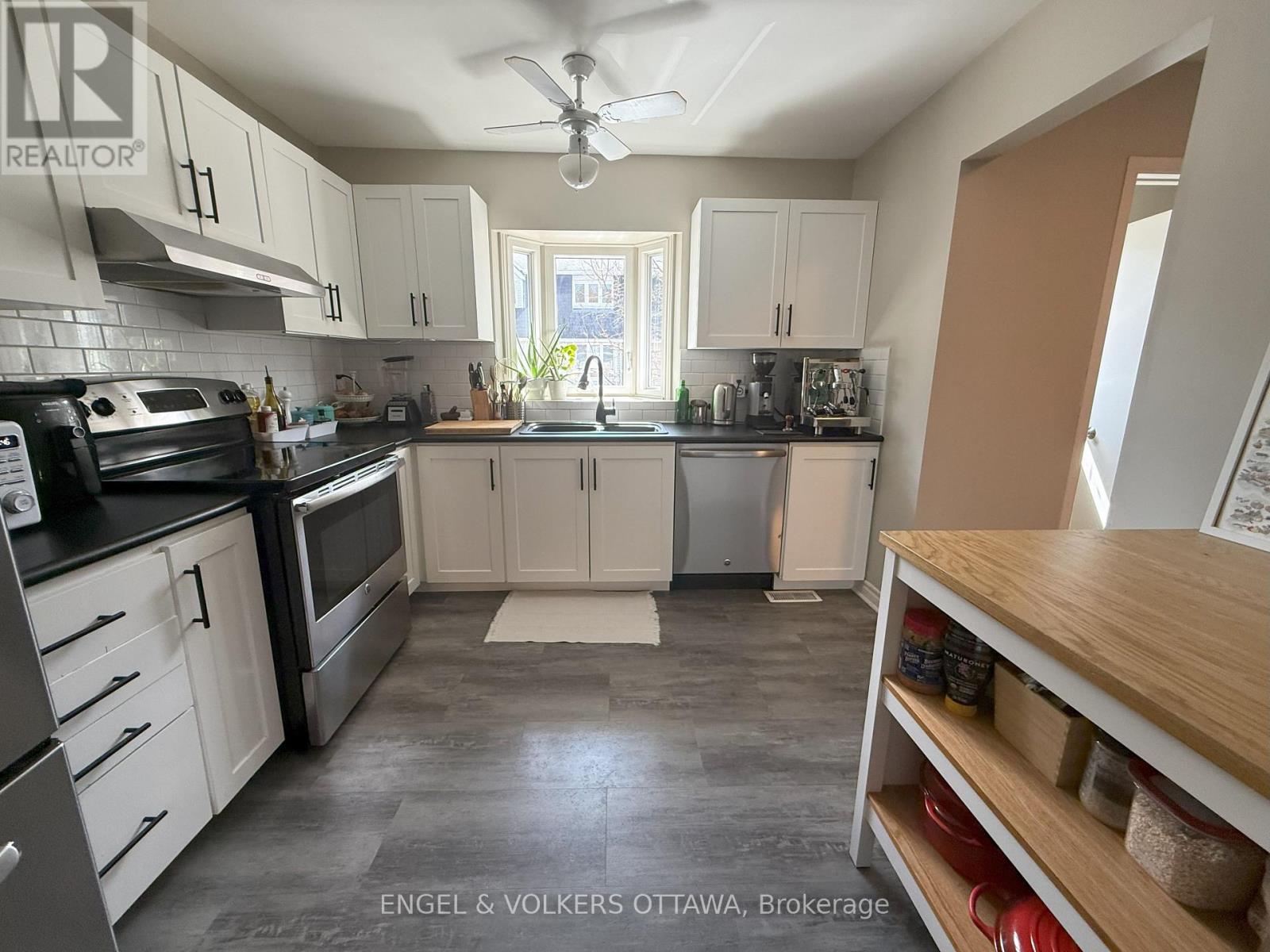 37 Lightfoot Place, Ottawa, Ontario  K2L 3M6 - Photo 6 - X12073252