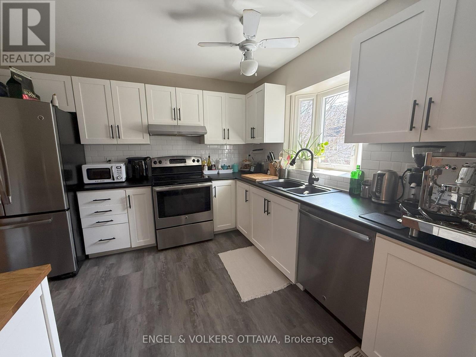 37 Lightfoot Place, Ottawa, Ontario  K2L 3M6 - Photo 8 - X12073252
