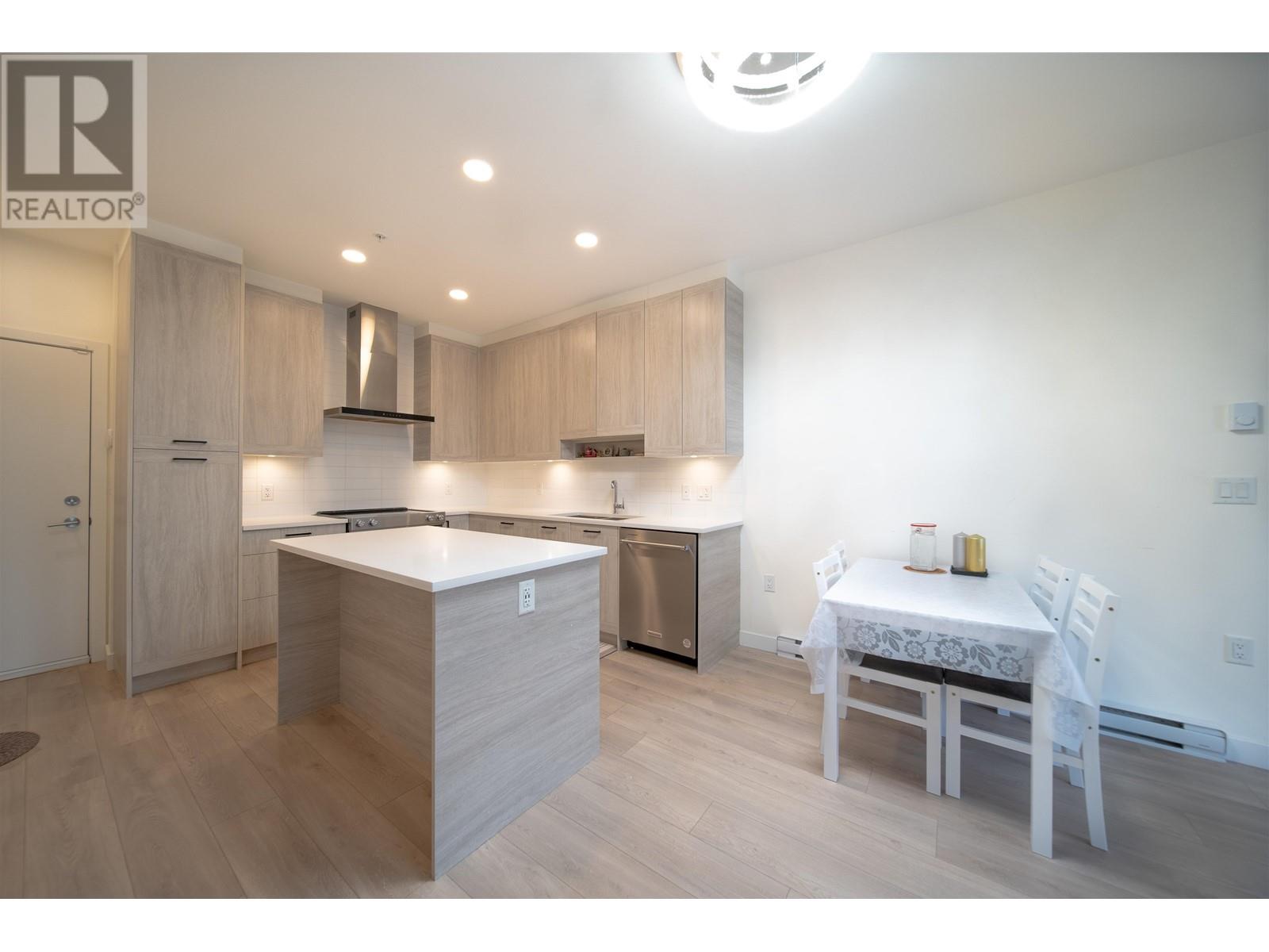 103 7579 16th Street, Burnaby, British Columbia  V3N 0H7 - Photo 2 - R2988606