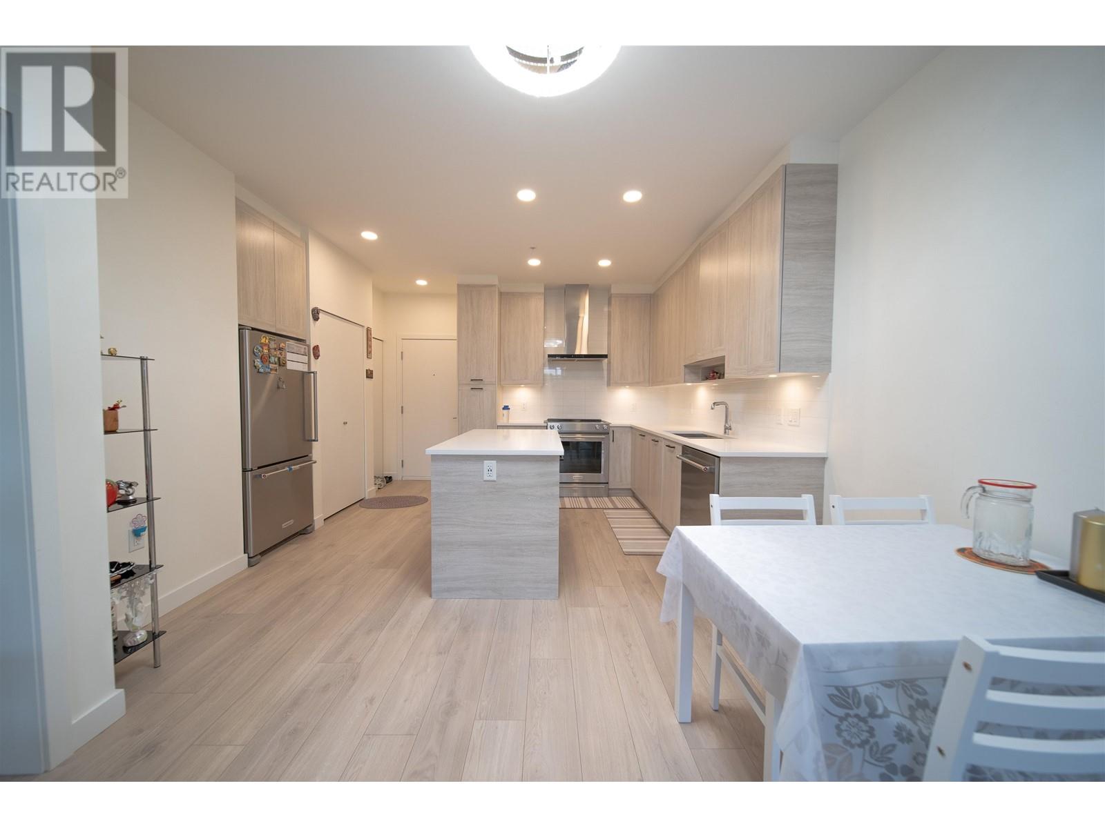 103 7579 16th Street, Burnaby, British Columbia  V3N 0H7 - Photo 3 - R2988606