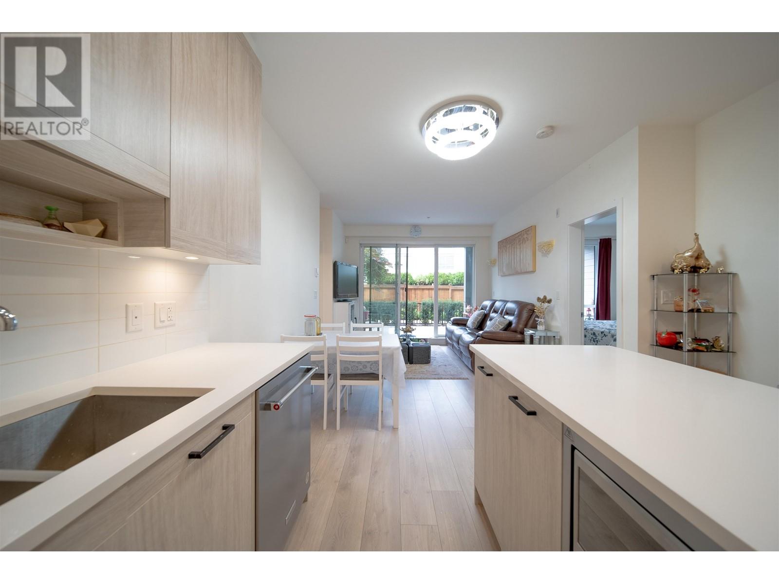 103 7579 16th Street, Burnaby, British Columbia  V3N 0H7 - Photo 4 - R2988606