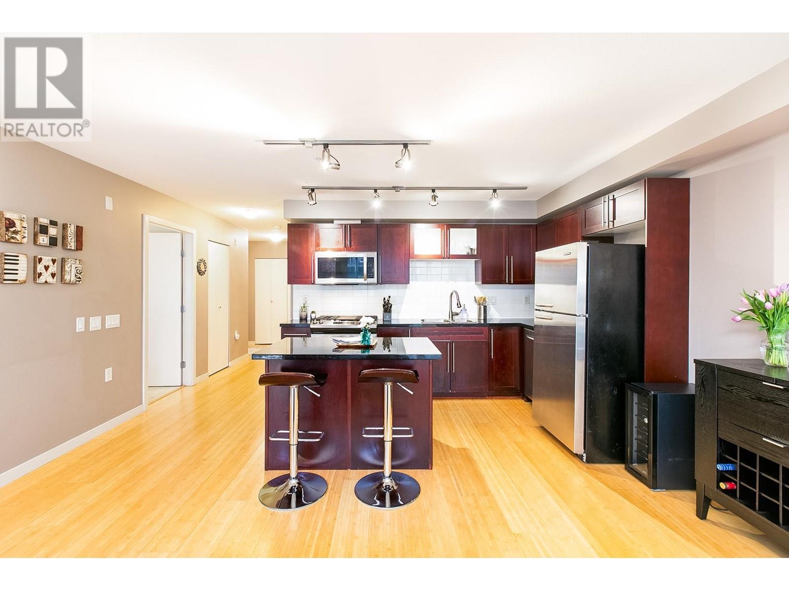 306 122 E 3rd Street, North Vancouver, British Columbia  V7L 1E6 - Photo 2 - R2988678