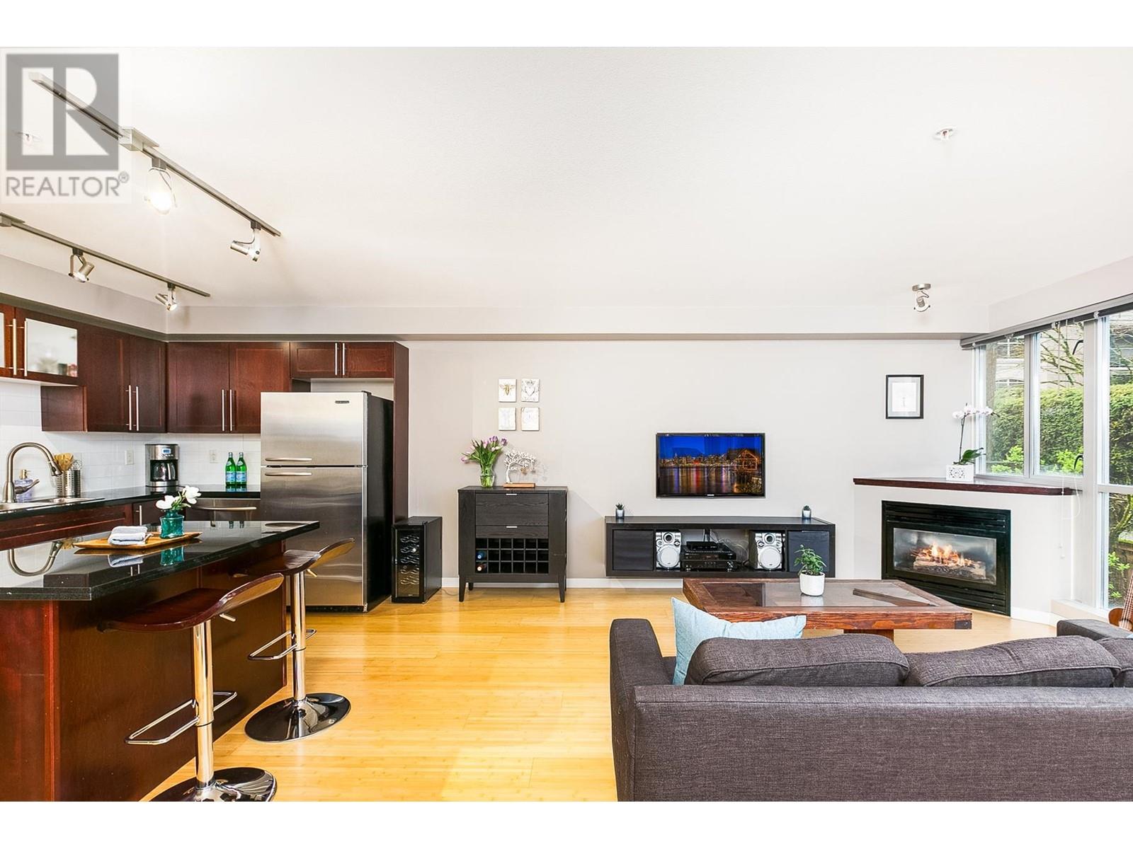 306 122 E 3rd Street, North Vancouver, British Columbia  V7L 1E6 - Photo 5 - R2988678