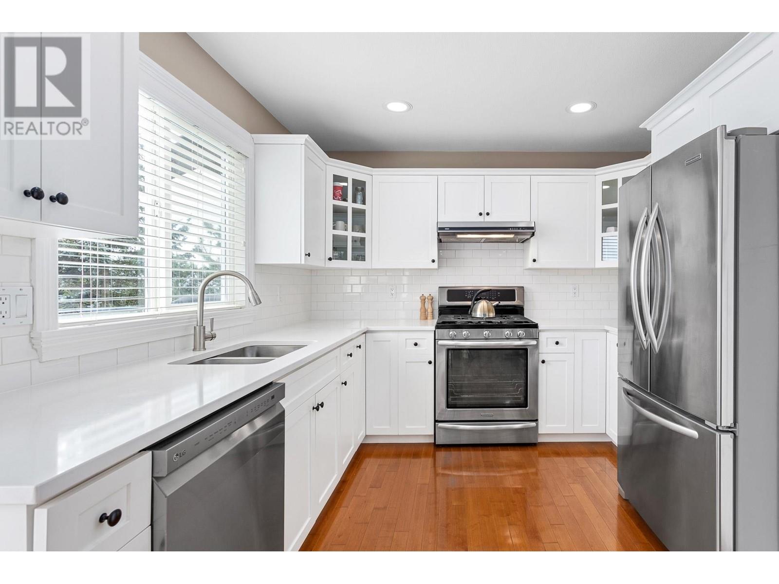 3040 Sienna Court, Coquitlam, British Columbia  V3E 3N7 - Photo 12 - R2988626