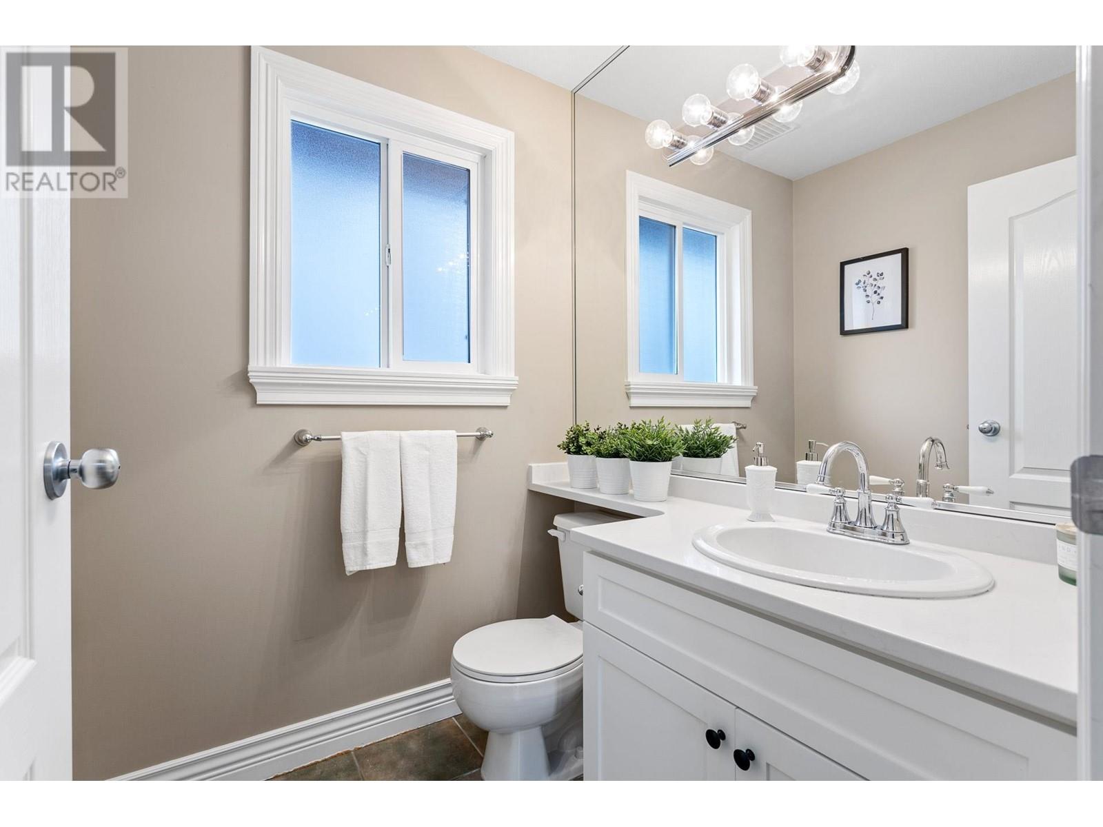 3040 Sienna Court, Coquitlam, British Columbia  V3E 3N7 - Photo 18 - R2988626