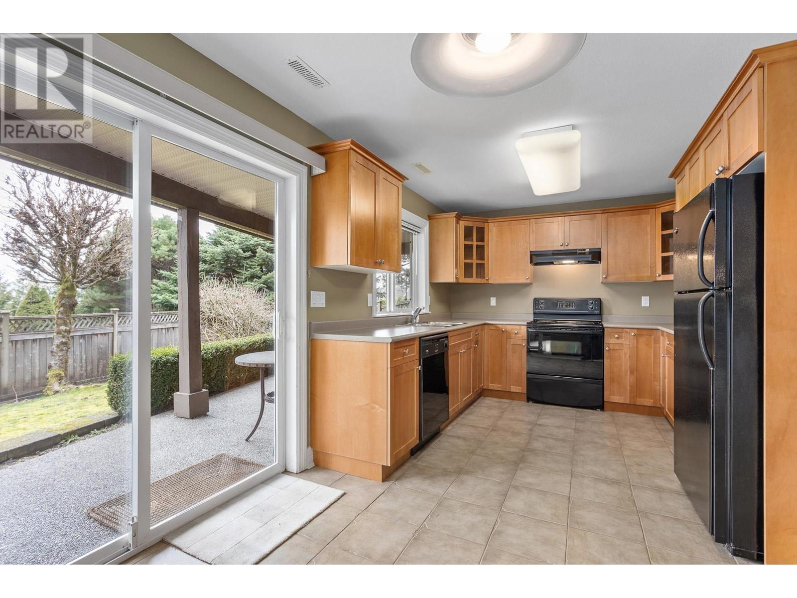 3040 Sienna Court, Coquitlam, British Columbia  V3E 3N7 - Photo 32 - R2988626