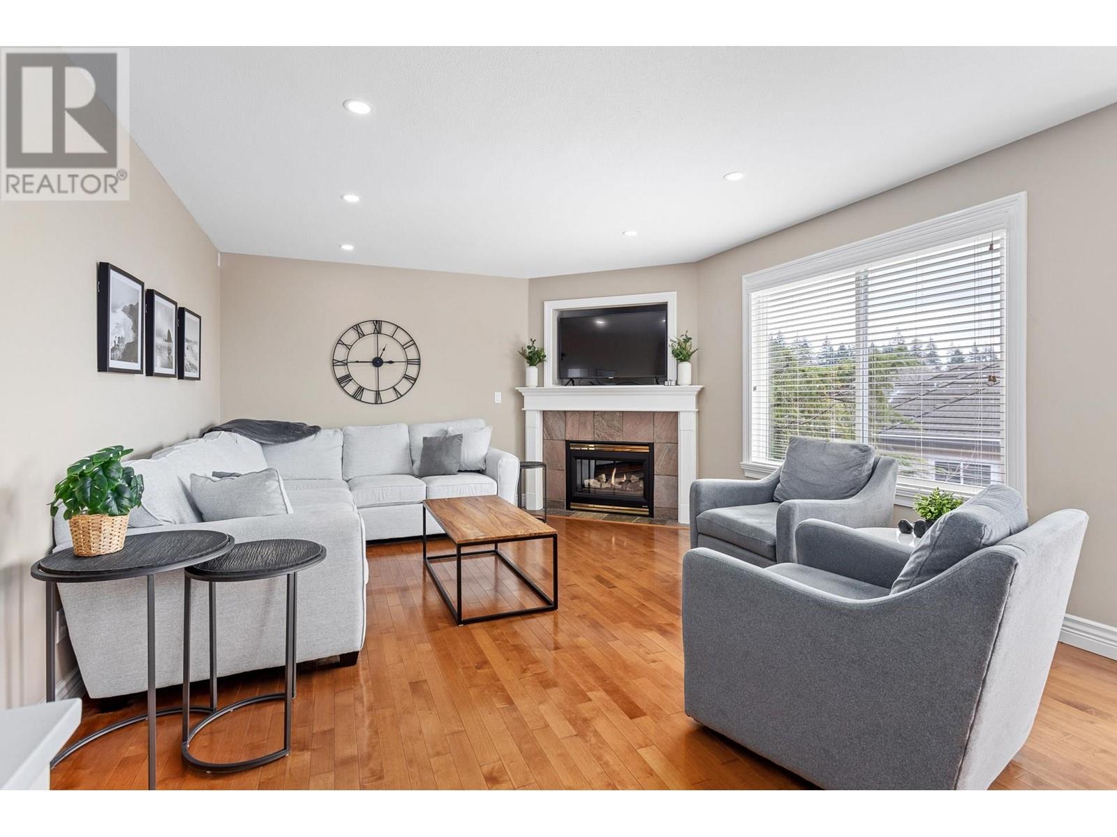 3040 Sienna Court, Coquitlam, British Columbia  V3E 3N7 - Photo 9 - R2988626