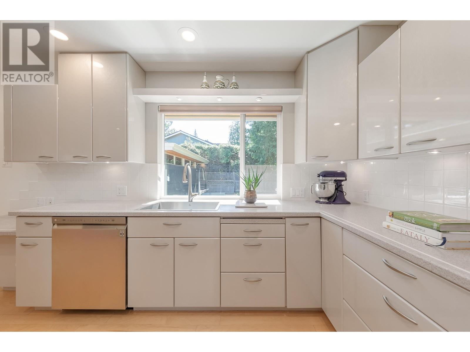 1827 Harbour Drive, Coquitlam, British Columbia  V3J 5W4 - Photo 10 - R2988661