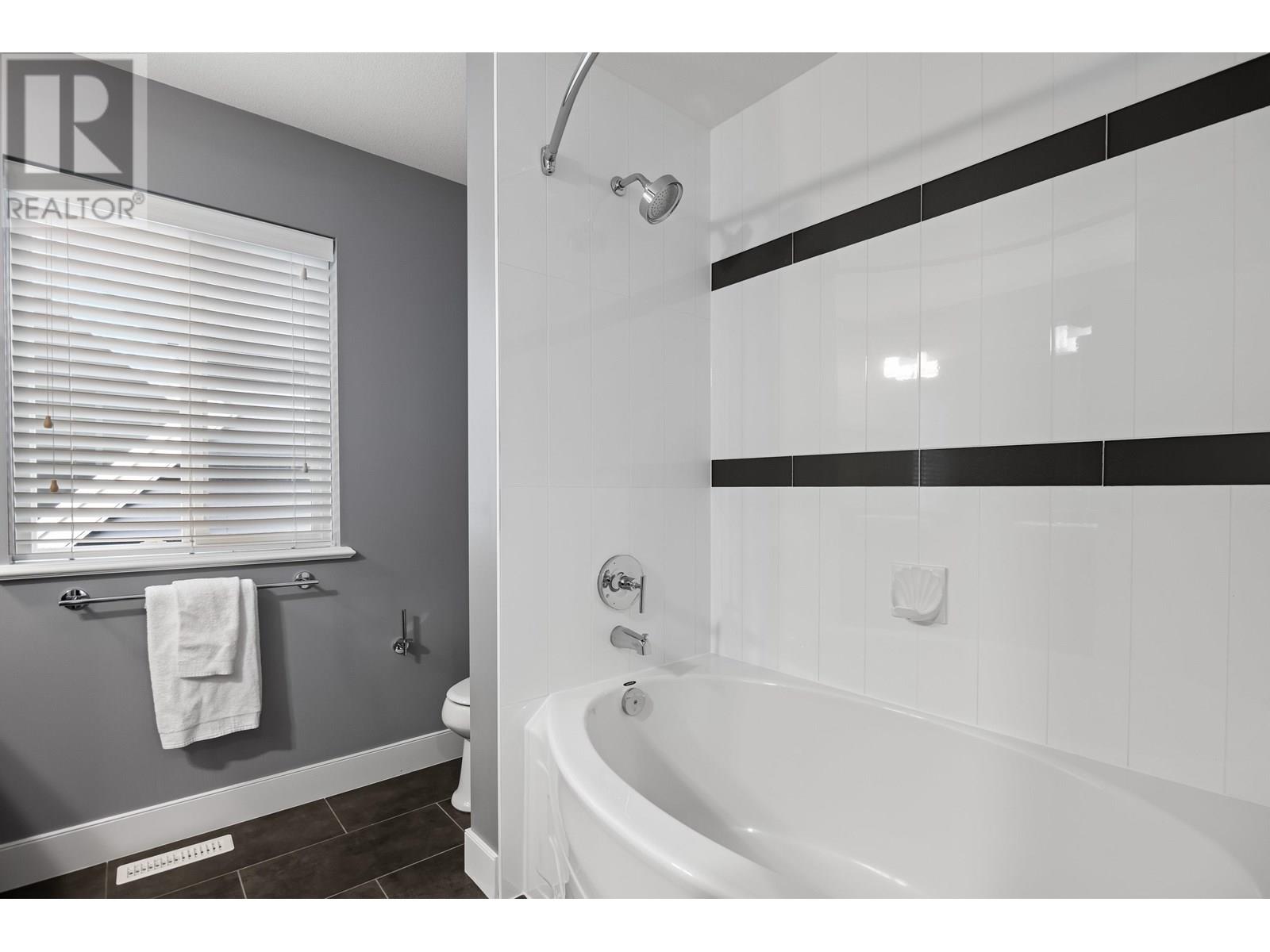 1511 Dayton Street, Coquitlam, British Columbia  V3E 0J6 - Photo 30 - R2988666