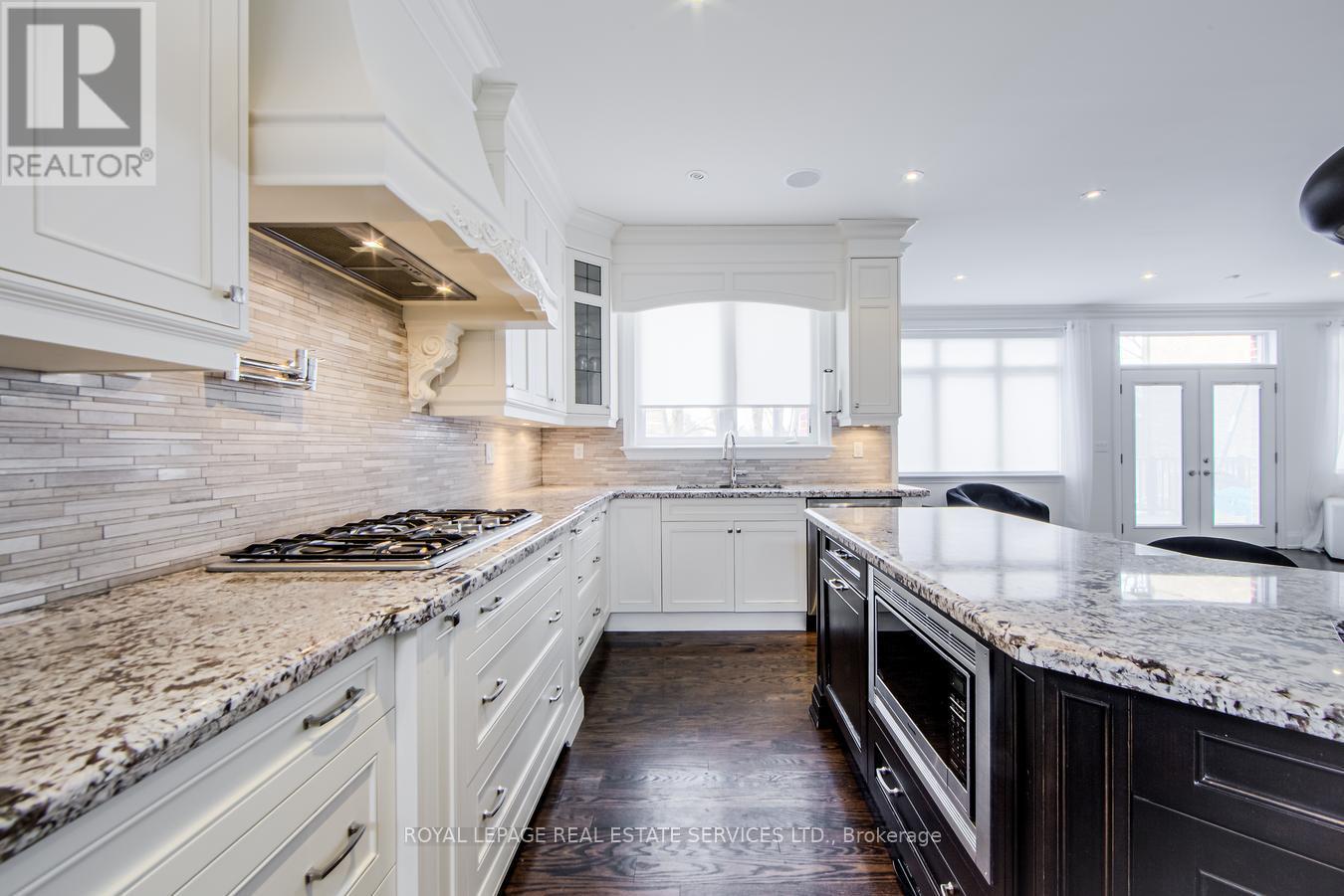 21a Roycrest Avenue, Toronto (Lansing-Westgate), Ontario  M2N 1R1 - Photo 8 - C12073241