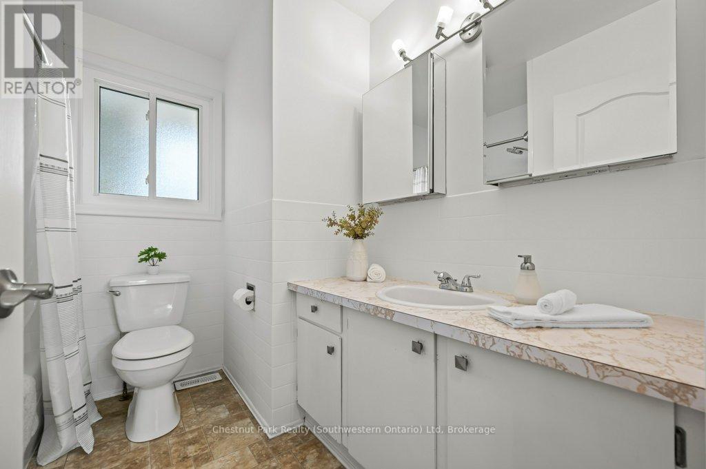 66 June Avenue, Guelph (Riverside Park), Ontario  N1H 1J1 - Photo 27 - X12072532