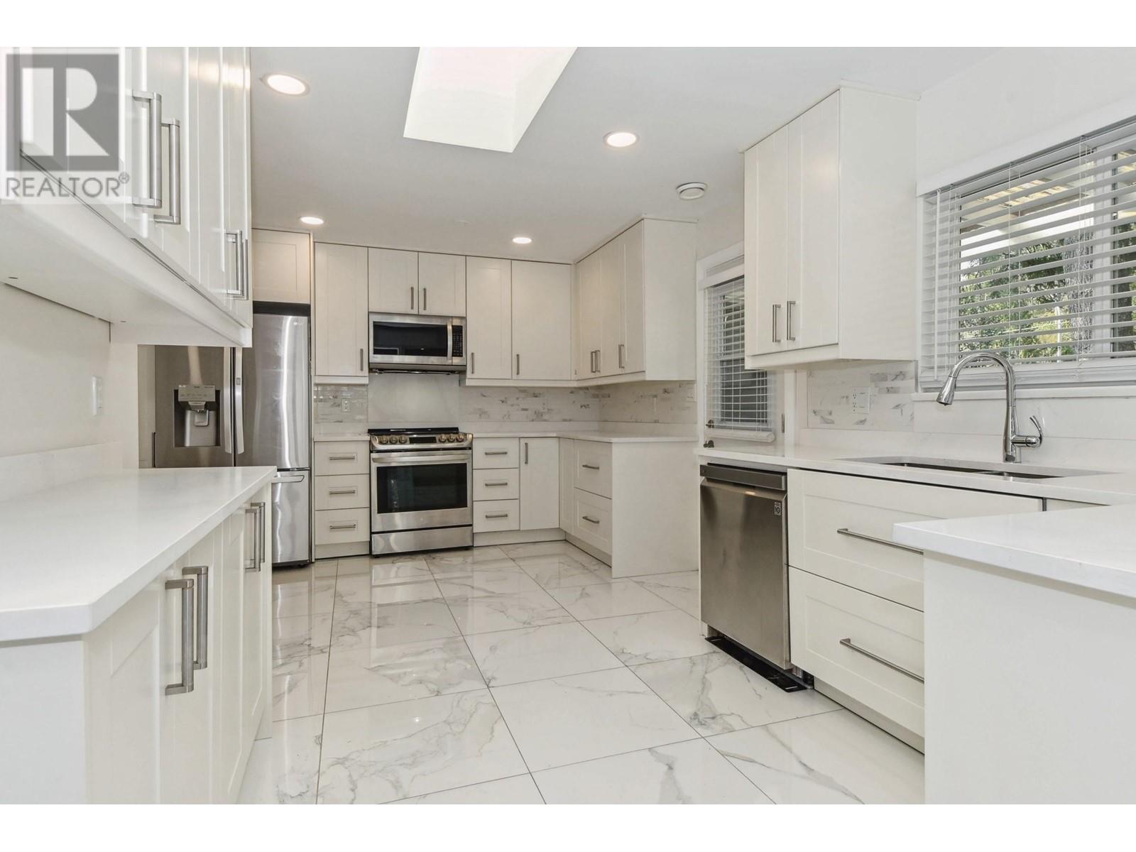 3692 Oxford Street, Port Coquitlam, British Columbia  V3B 4E6 - Photo 8 - R2986176