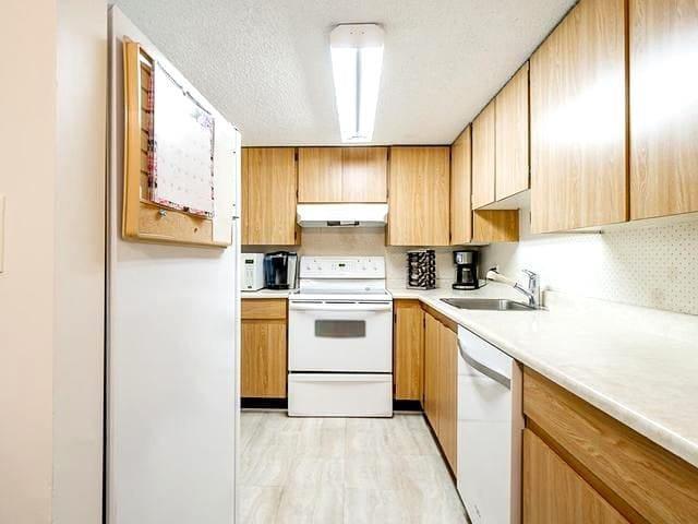 203 13275 70b Avenue, Surrey, British Columbia  V3W 7Z2 - Photo 2 - R2988206