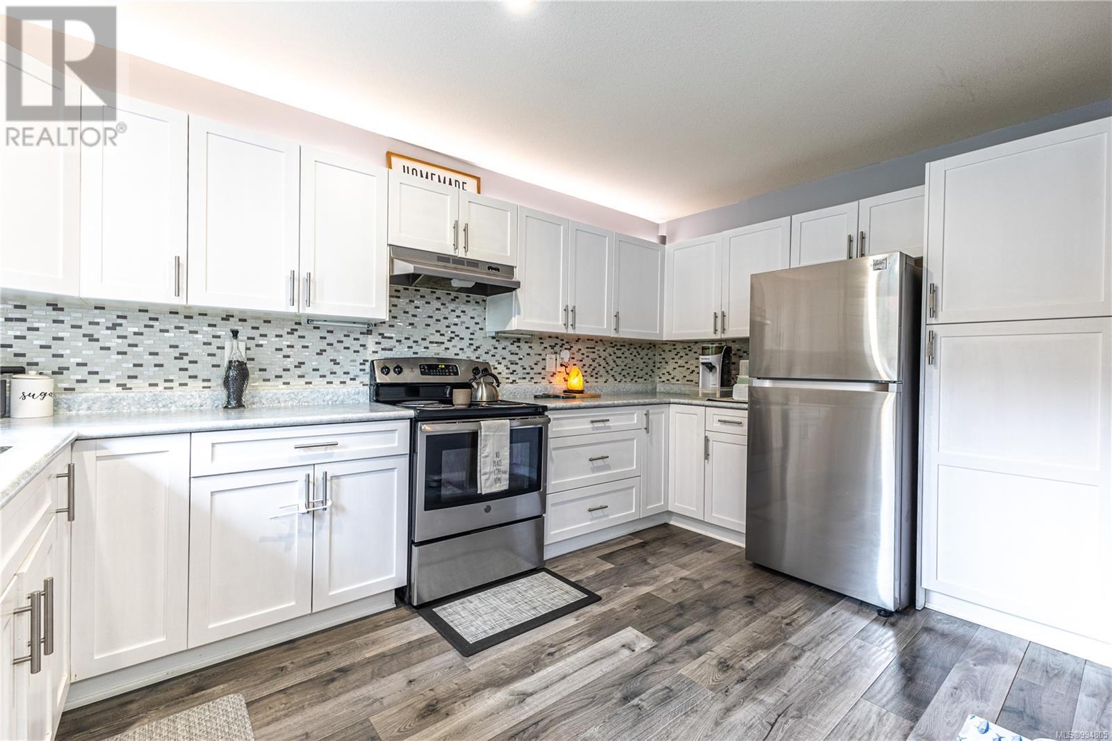 Property at 2698 Vancouver Pl image 4