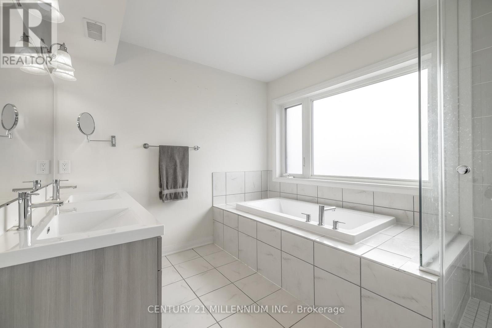 44 Sarah Jackson Crescent, Toronto, Ontario  M3K 0B6 - Photo 18 - W12073269