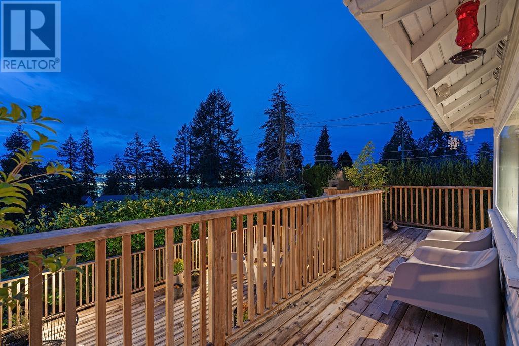 1045 Cortell Street, North Vancouver, British Columbia  V7P 2A2 - Photo 8 - R2982006