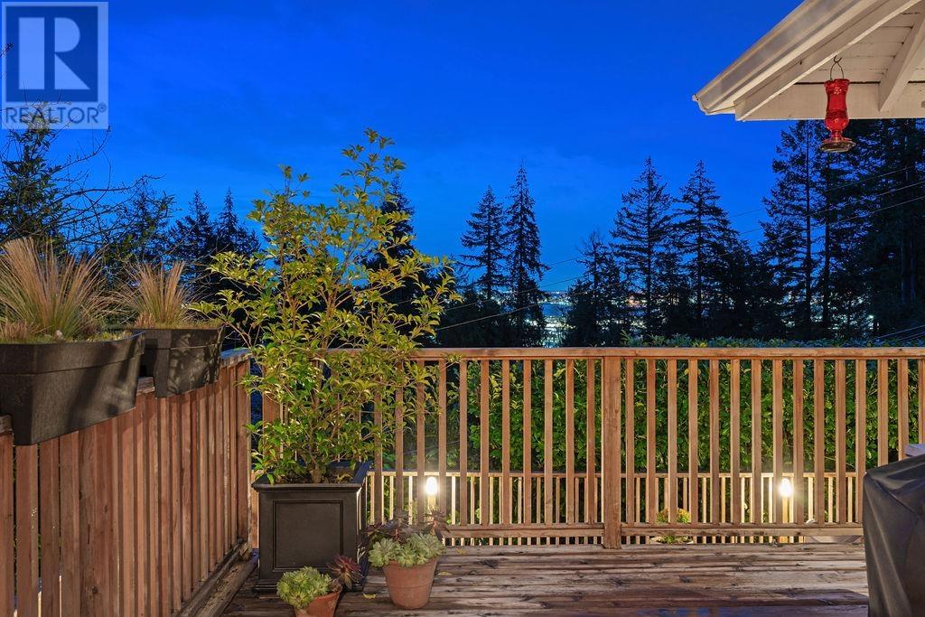 1045 Cortell Street, North Vancouver, British Columbia  V7P 2A2 - Photo 6 - R2982006