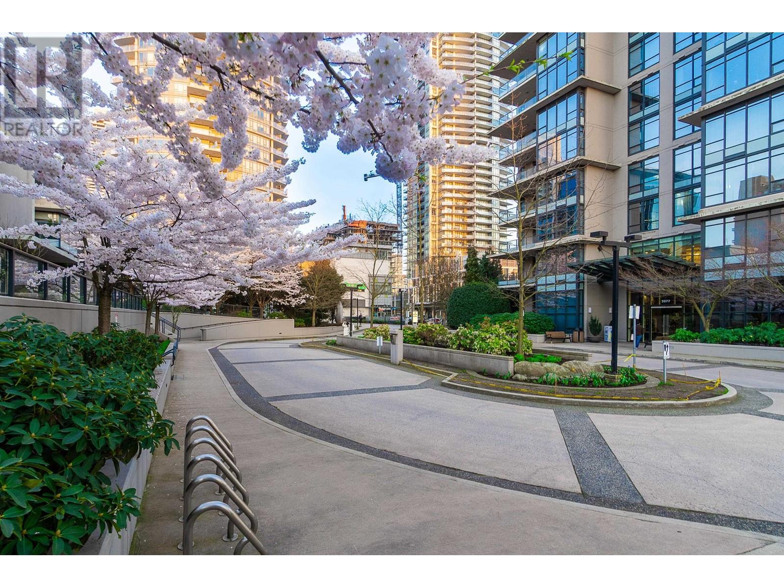 2207 2077 Rosser Avenue, Burnaby, British Columbia  V5C 0G6 - Photo 3 - R2987623