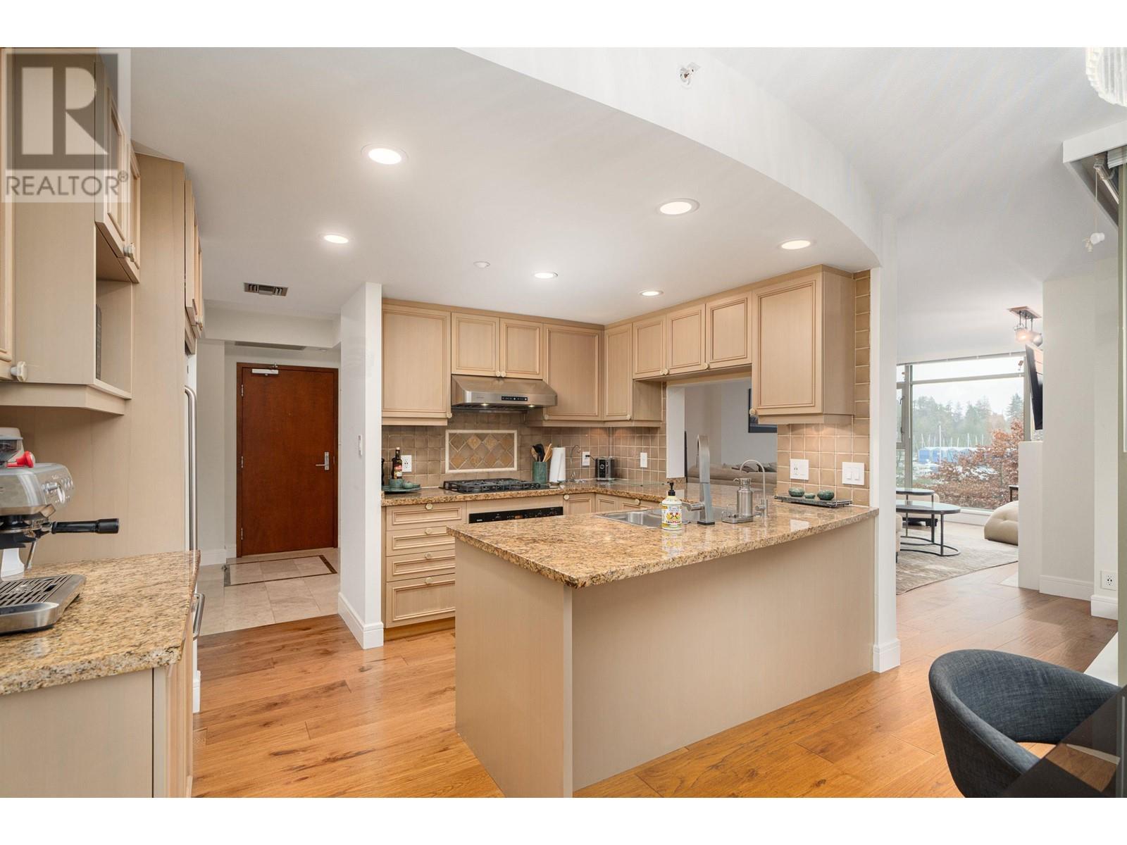 305 1680 Bayshore Drive, Vancouver, British Columbia  V6G 3H6 - Photo 3 - R2988683