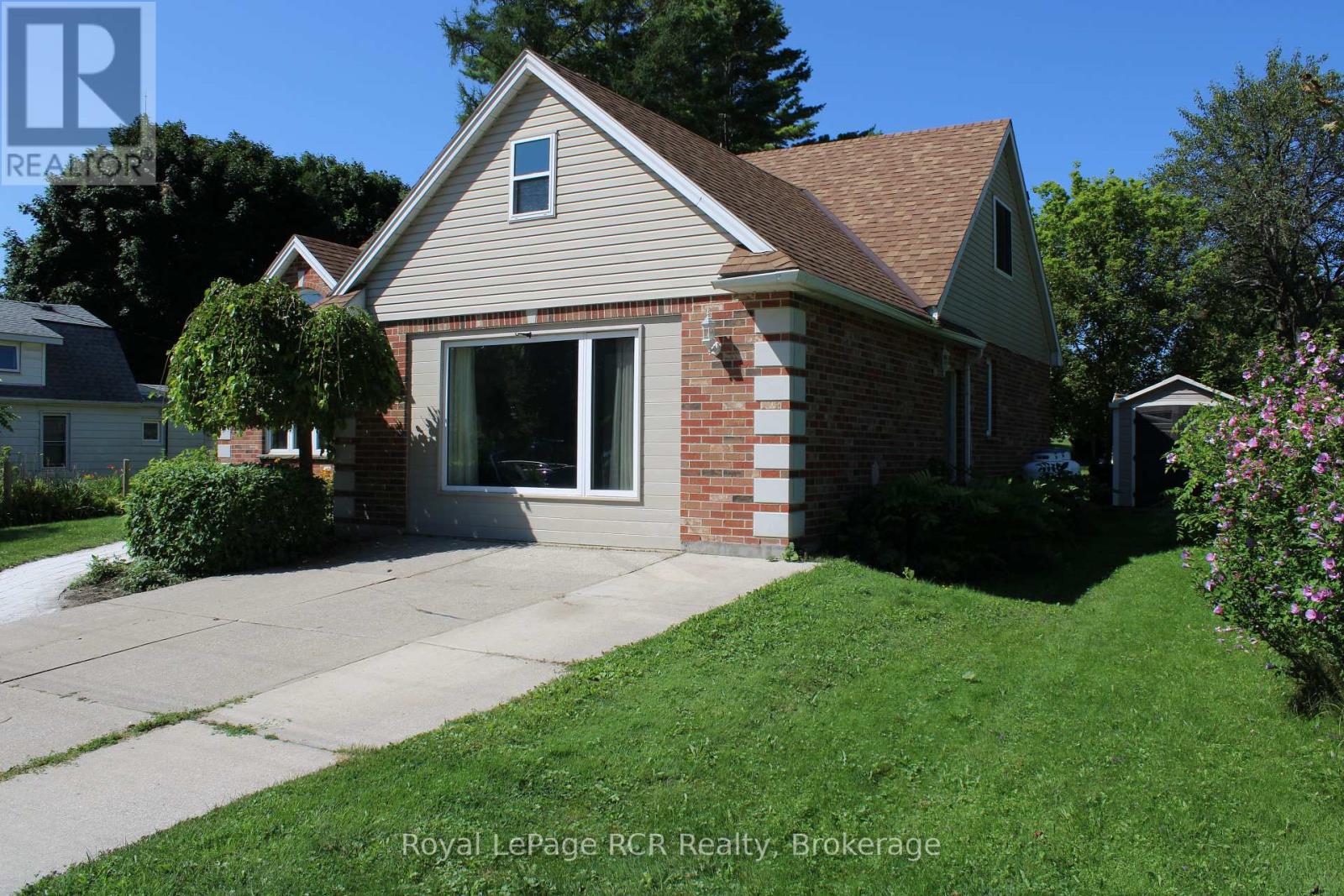 96 Main Street, Northern Bruce Peninsula, Ontario  N0H 1W0 - Photo 2 - X12073314