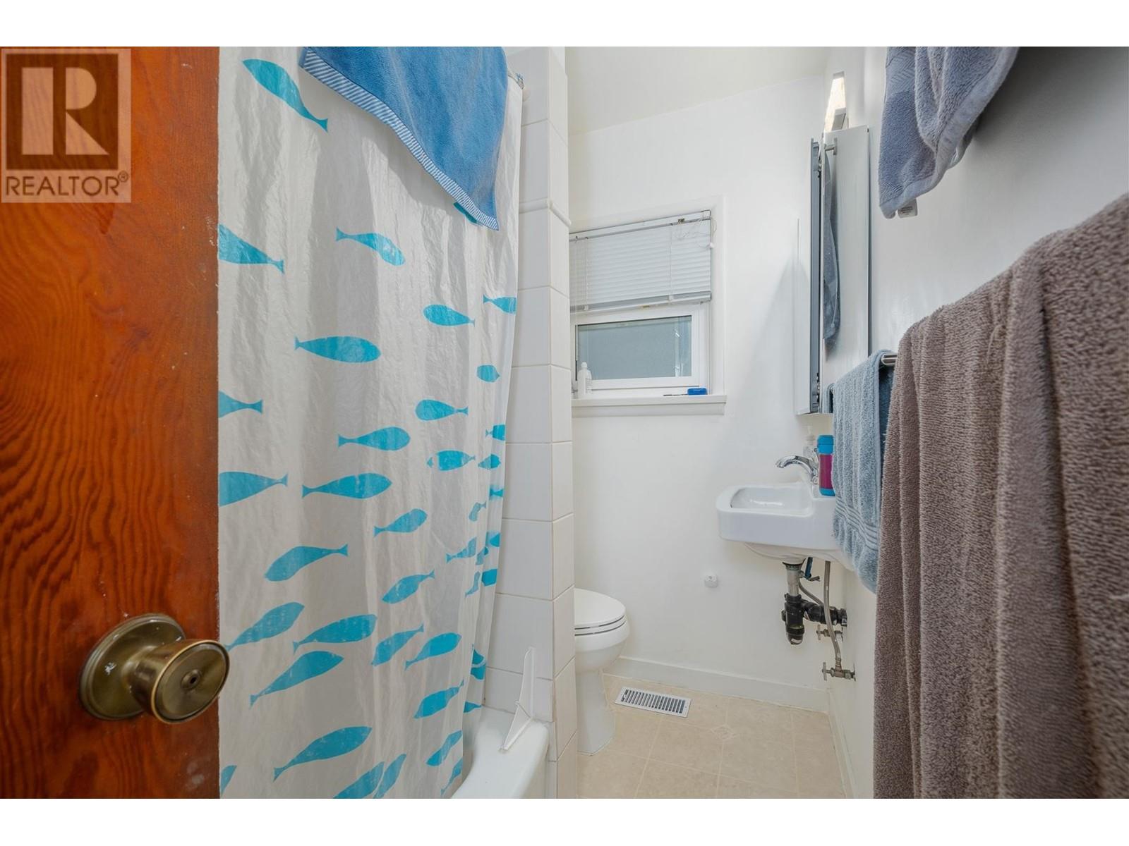 930 E 40th Avenue, Vancouver, British Columbia  V5W 1M3 - Photo 11 - R2988740