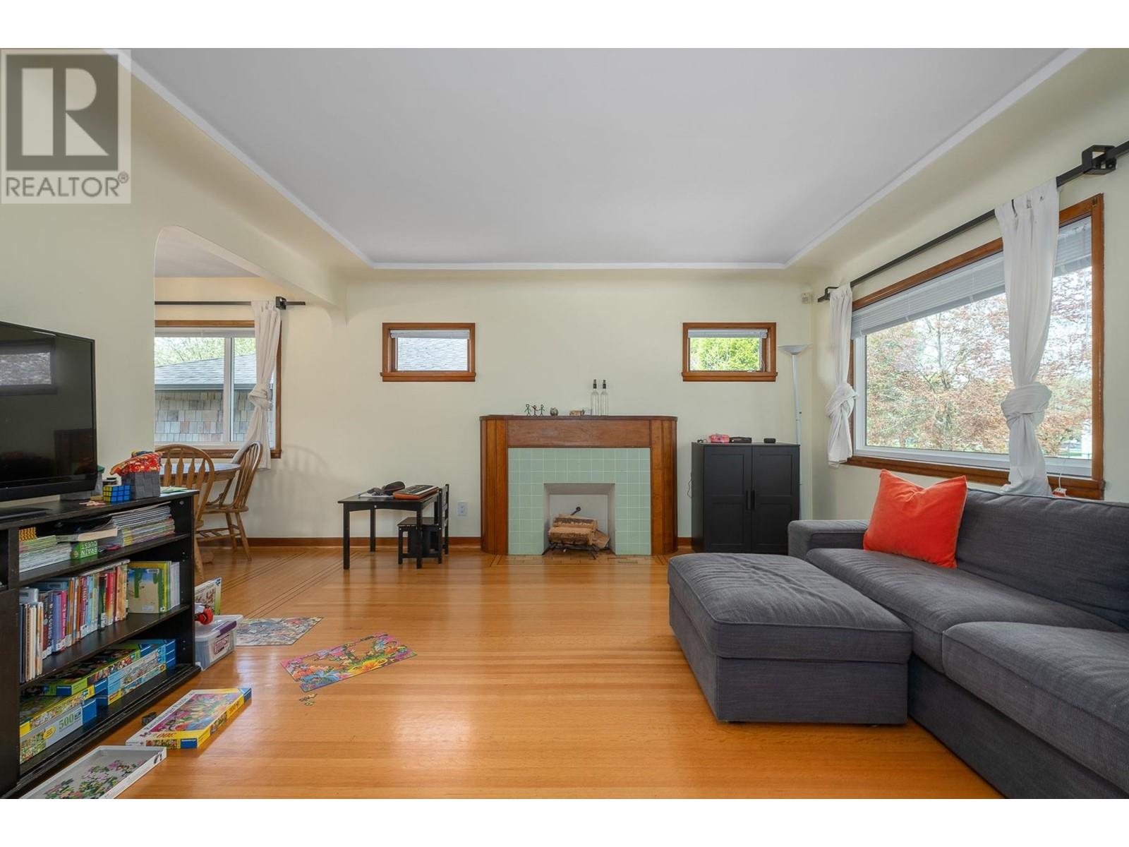 Property at 930 E 40TH AVENUE image 3