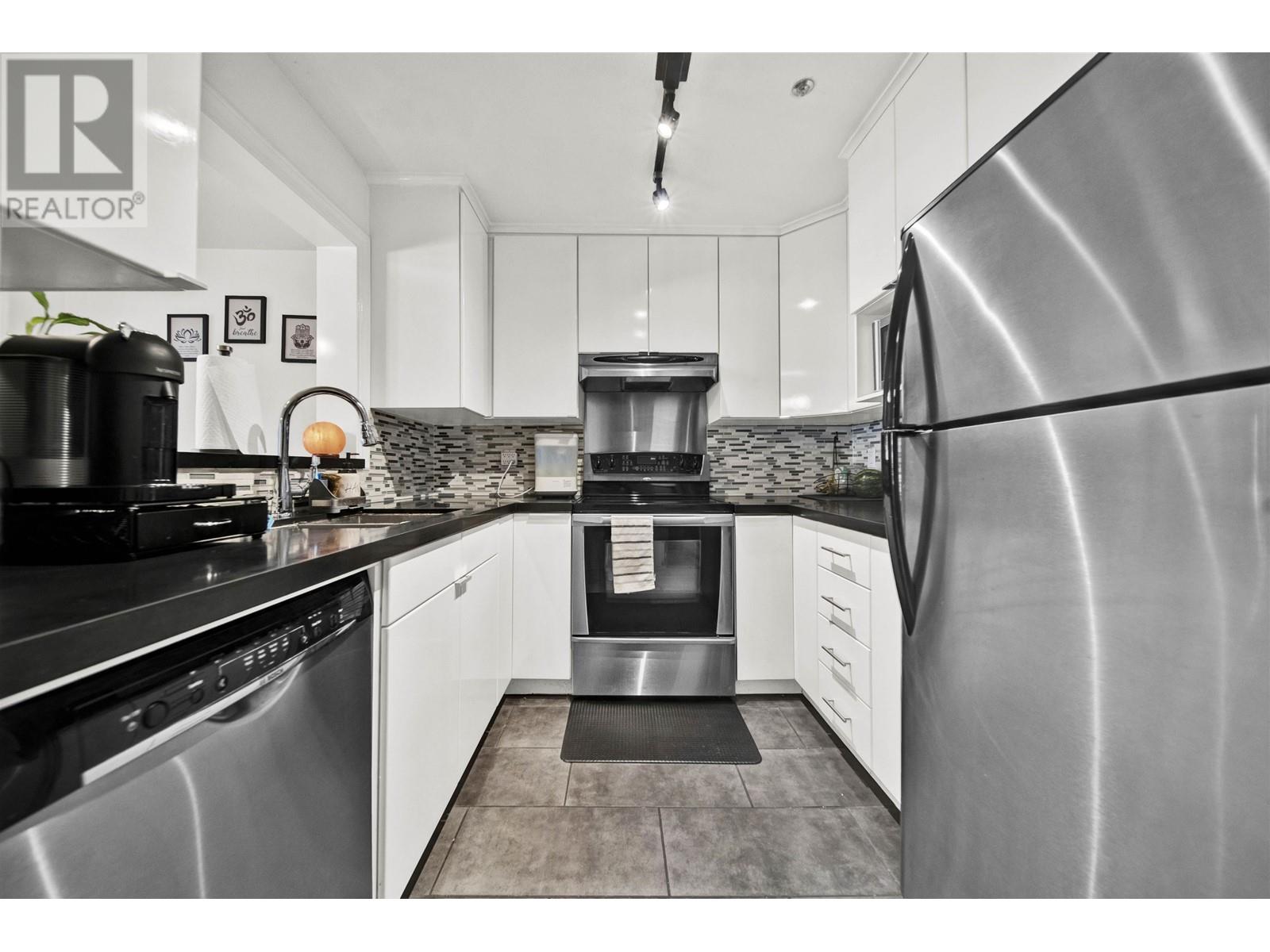 211 6939 Gilley Avenue, Burnaby, British Columbia  V5J 4W8 - Photo 6 - R2988468
