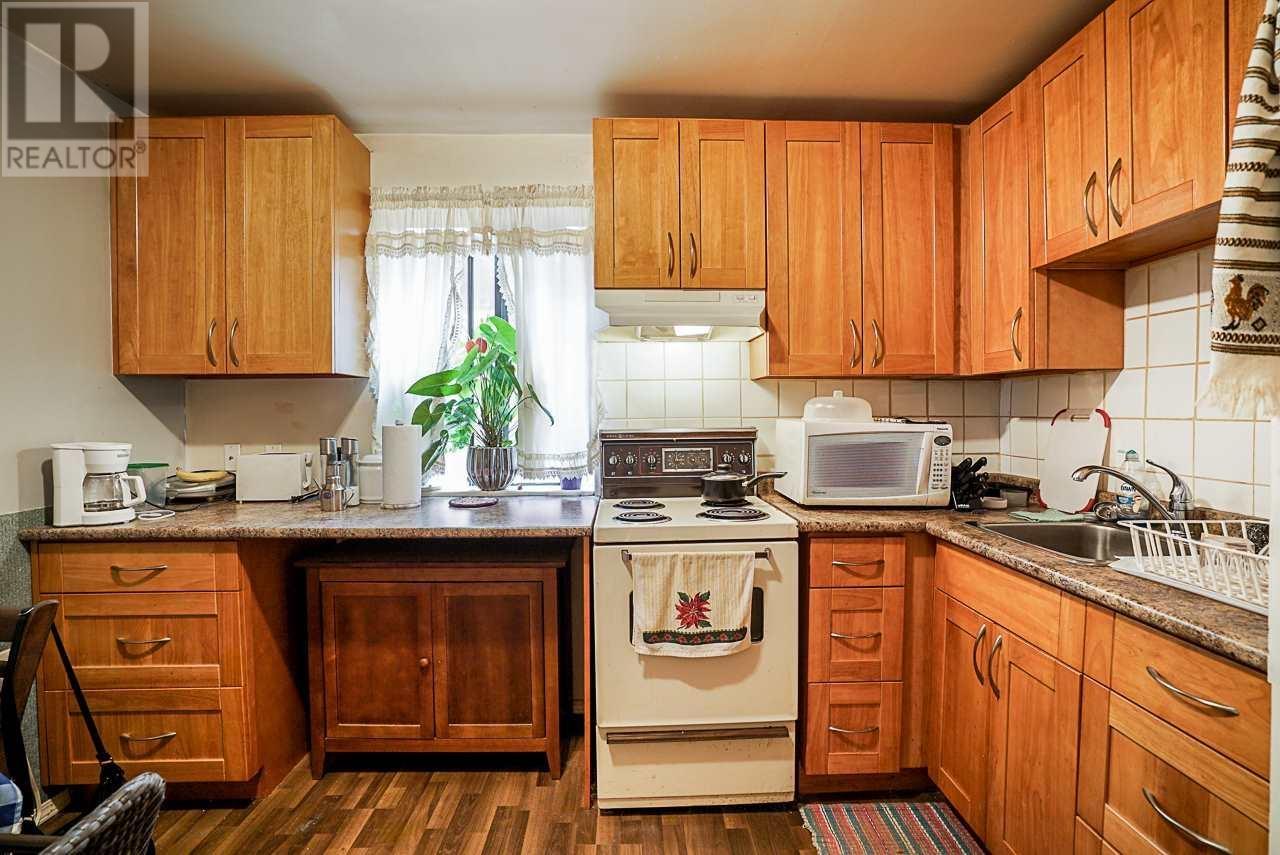 Property at 3469 W 8TH AVENUE image 3