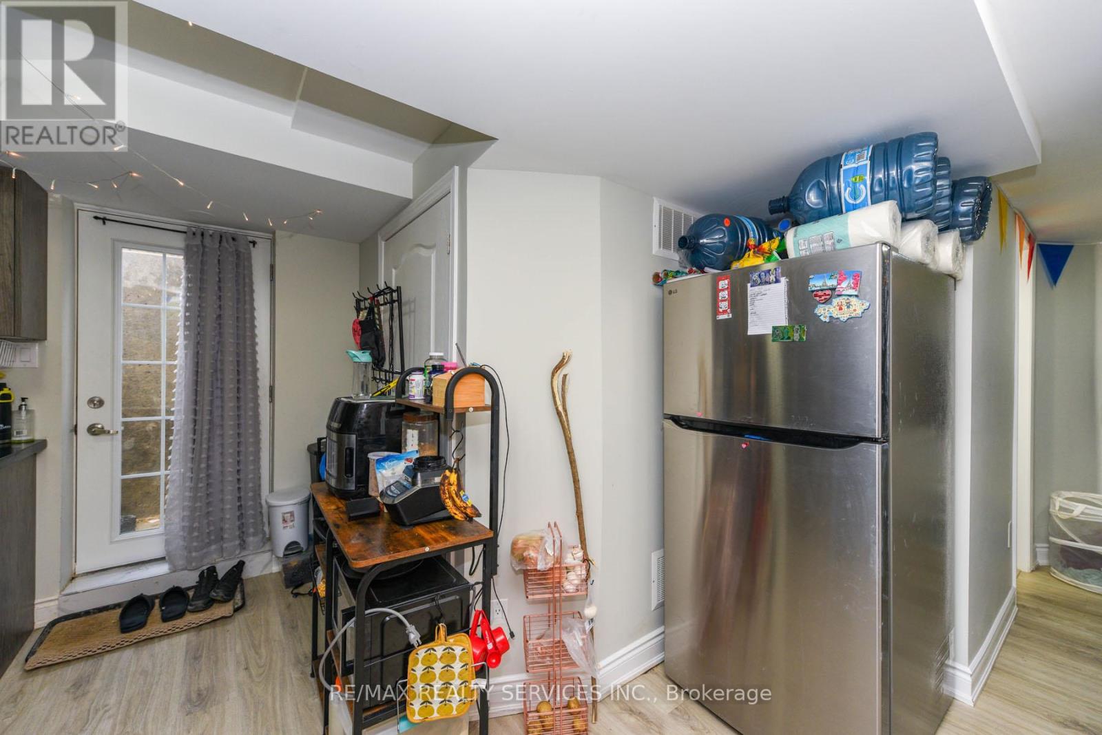 Property at 33 VALONIA DRIVE image 5